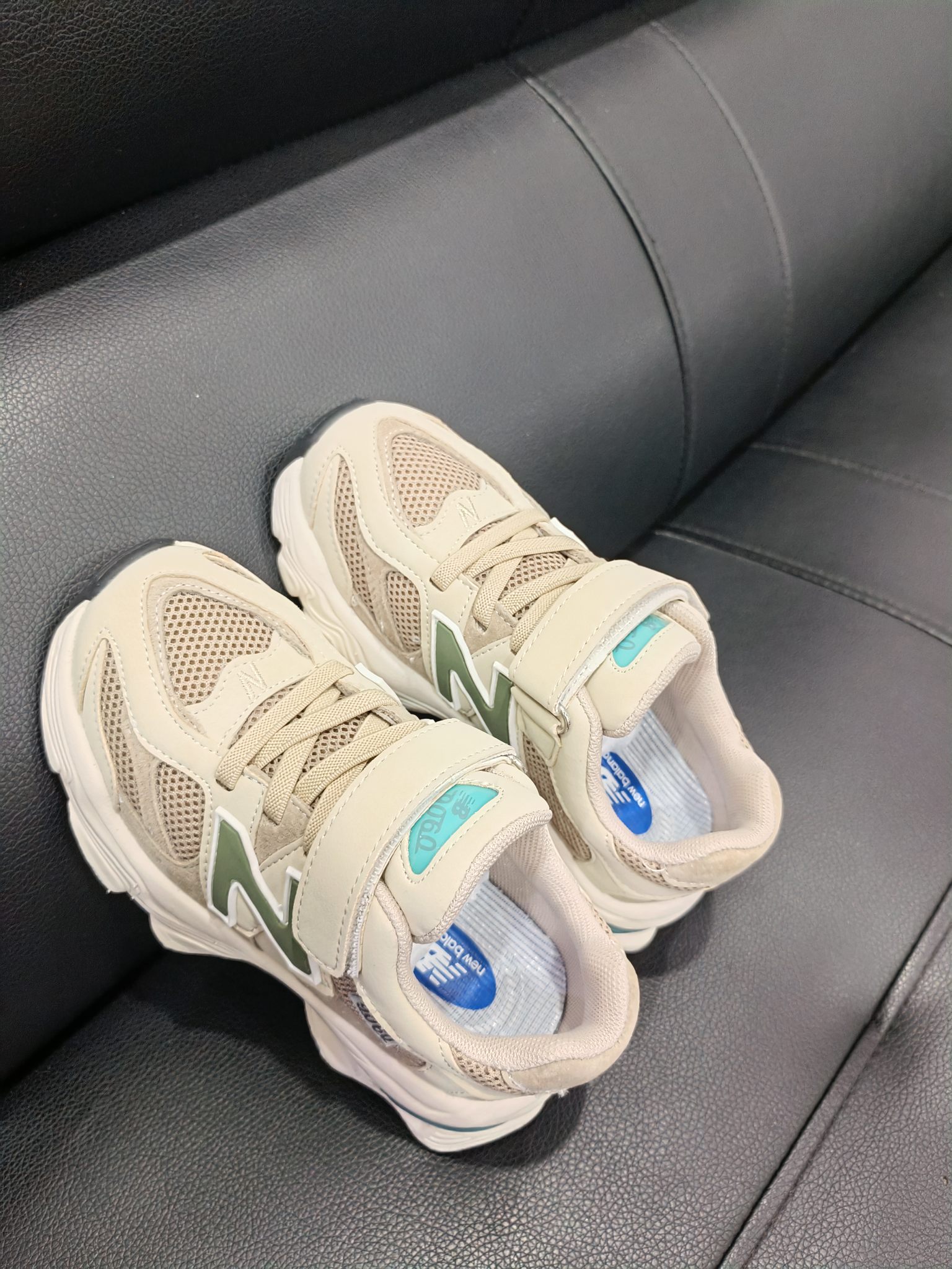 图片[6]-NB9060童鞋!！ 鞋底采用🔥EVA发泡➕防滑贴片一体成型🎆更受于孩子喜爱的超轻鞋底， 火爆🔥魔术贴➕鞋带设计 尺码：26 27 28 29 30 31 32 33 34 35-选品中心