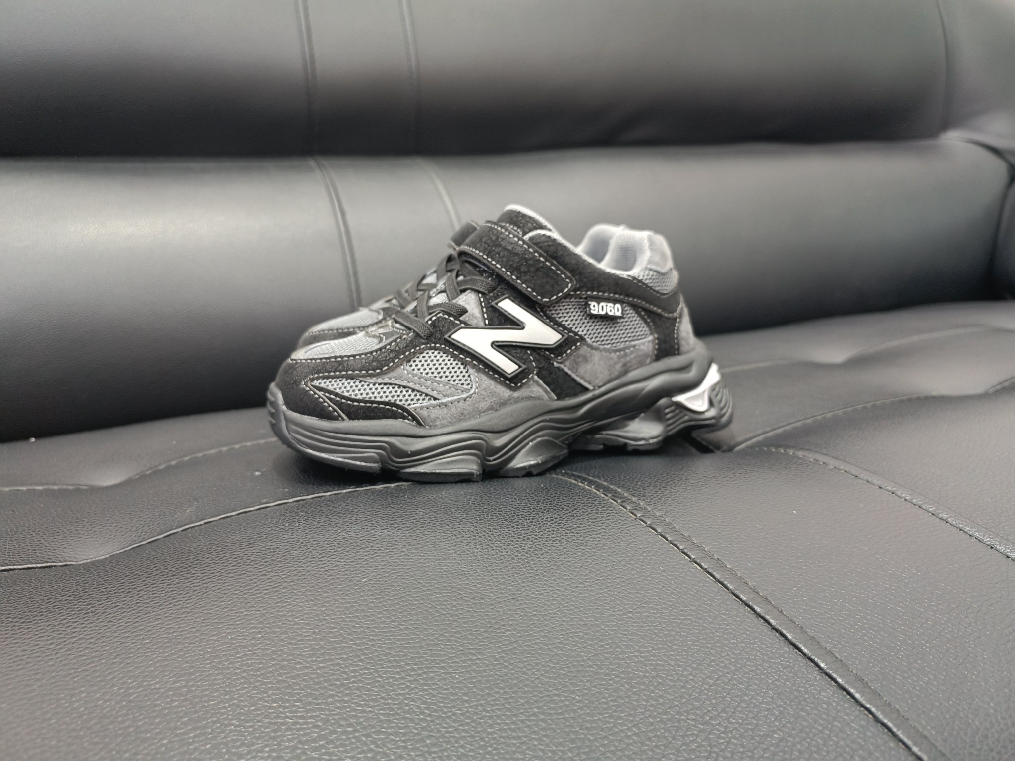 NB9060童鞋!！ 鞋底采用🔥EVA发泡➕防滑贴片一体成型🎆更受于孩子喜爱的超轻鞋底，超轻鞋底🔥 火爆🔥魔术贴➕鞋带设计 尺码：26 27 28 29 30 31 32 33 34 35-选品中心