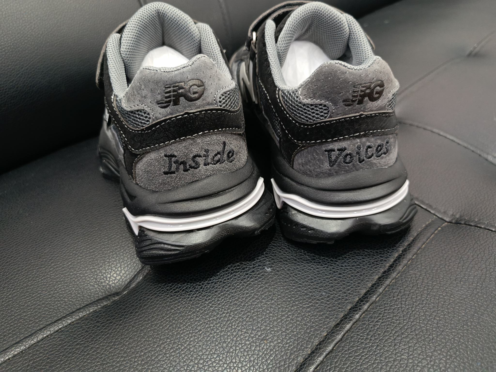 图片[6]-NB9060童鞋!！ 鞋底采用🔥EVA发泡➕防滑贴片一体成型🎆更受于孩子喜爱的超轻鞋底，超轻鞋底🔥 火爆🔥魔术贴➕鞋带设计 尺码：26 27 28 29 30 31 32 33 34 35-选品中心