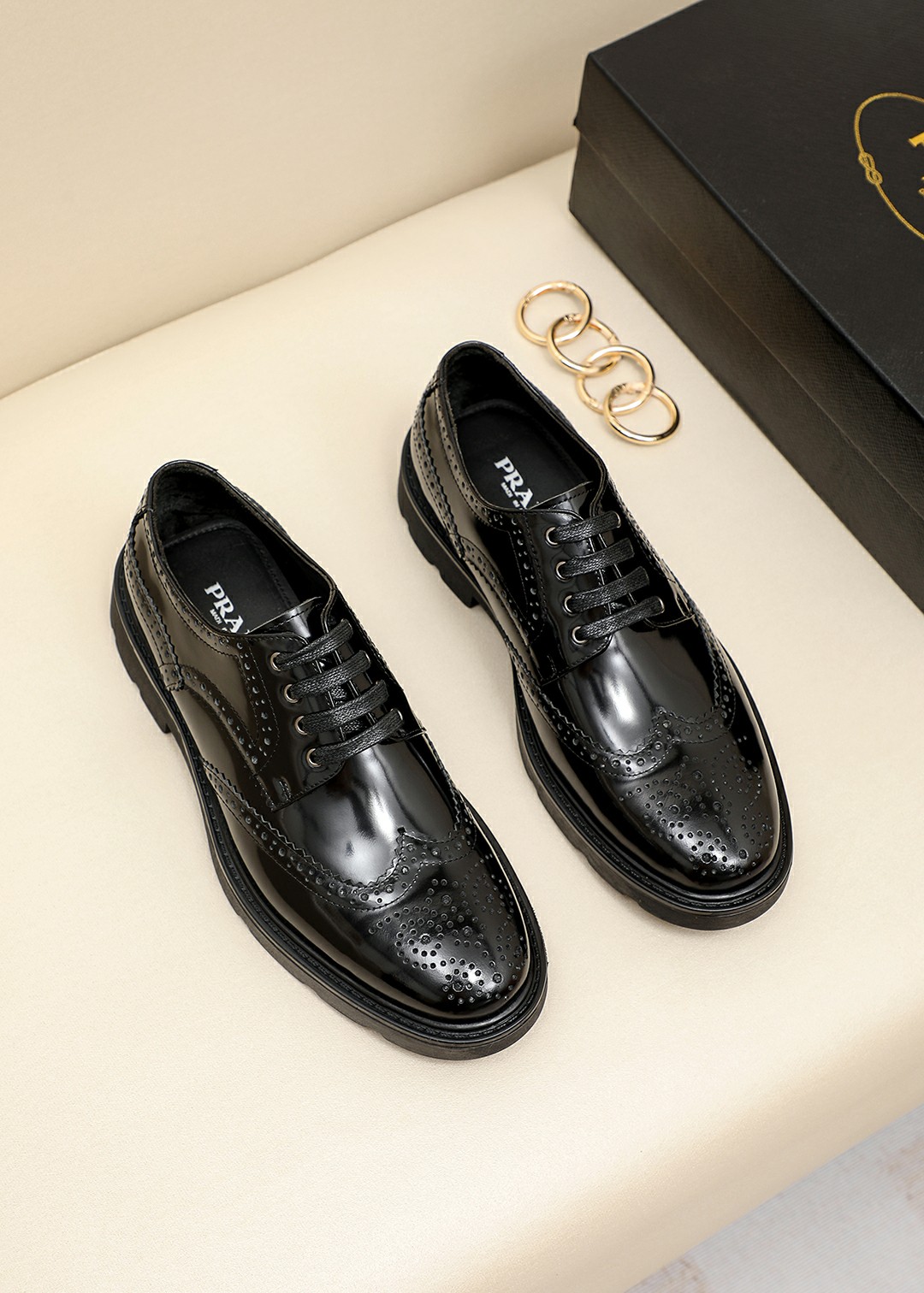 J0 菲拉格慕。经典男士皮鞋专柜官网同步，香港购入原版，一比一打造，独家开模，原版套楦，原单质量，面料采用意大利进口小牛皮经典印花进口头层牛皮里，手工订制擦色原版专用防滑耐磨底