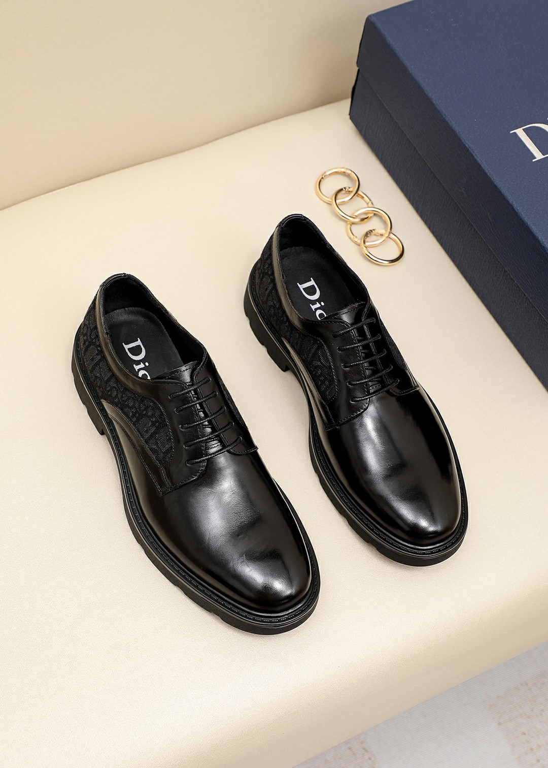 J0  菲拉格慕。经典男士皮鞋专柜官网同步，香港购入原版，一比一打造，独家开模，原版套楦，原单质量，面料采用意大利进口小牛皮经典印花进口头层牛皮里，手工订制擦色原版专用防滑耐磨底