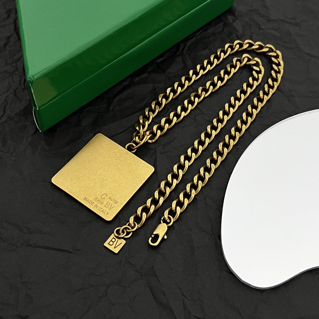 Title: Bottega Veneta BV Necklace Review: Metal Design with French Elegance, 58 cm Length. - 图片 4