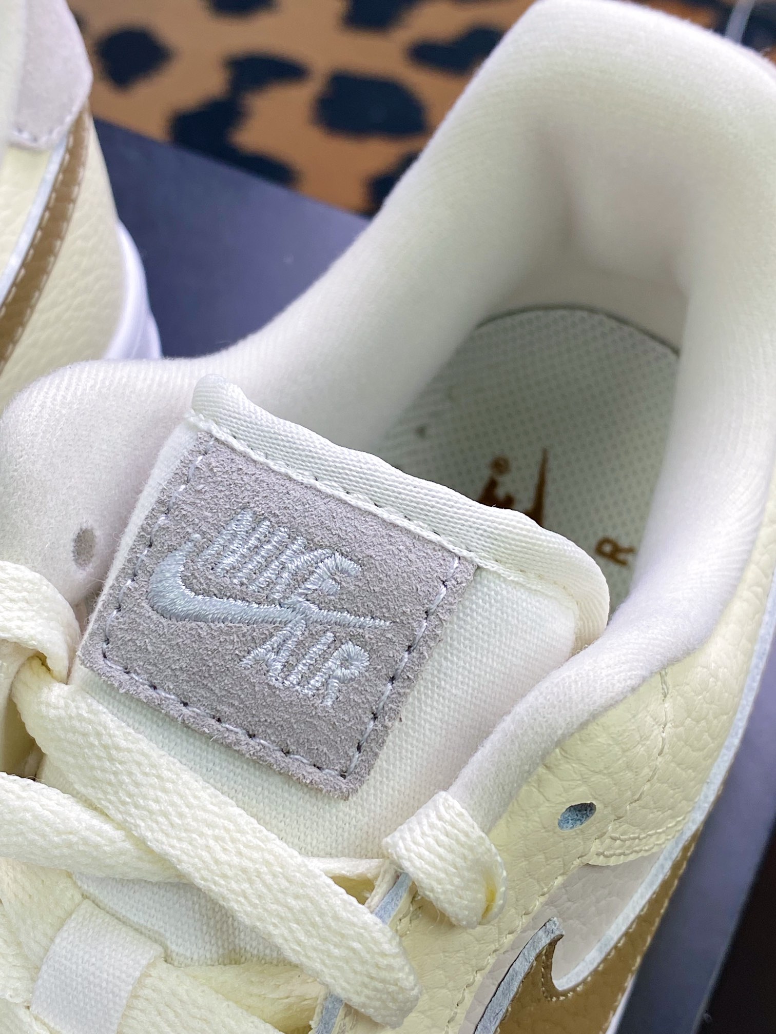 200  Air Force 1’07 QS”Milk White/Brown”空军一号经典低帮百搭休闲运动板鞋FB8483-100
