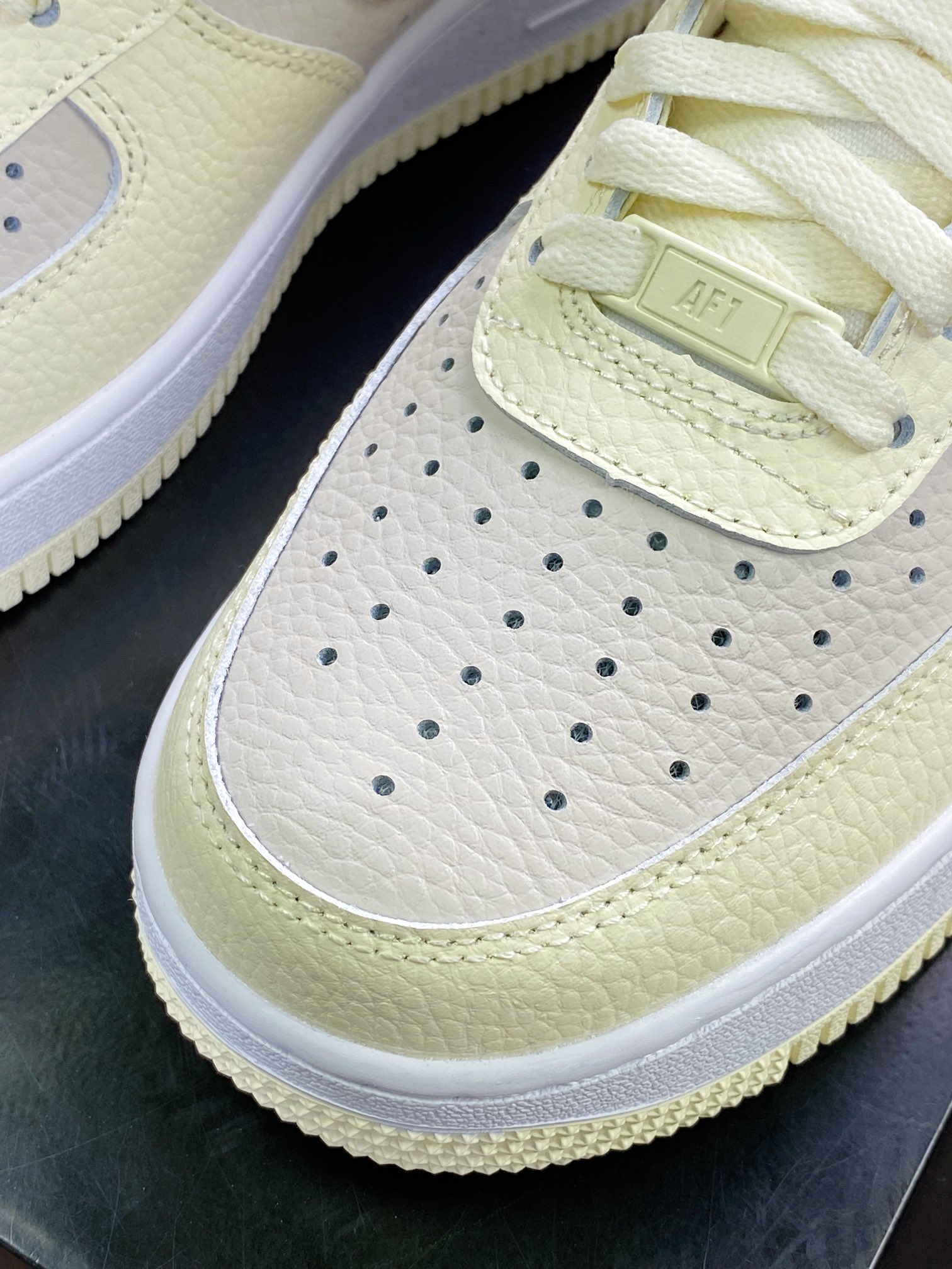 200  Air Force 1’07 QS”Milk White/Brown”空军一号经典低帮百搭休闲运动板鞋FB8483-100