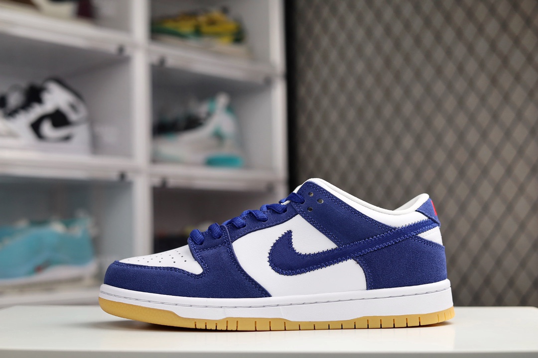 I0 Nk Dunk SB Low 白蓝 洛杉矶道奇纯原大厂出品 实拍首发原装头层材料 独家版型蒸餾加工帶來的是更好的视觉和脚感体验大厂纯原品质出货 清洁度 电绣工艺 皮料切割干净无任何毛边 细节完美