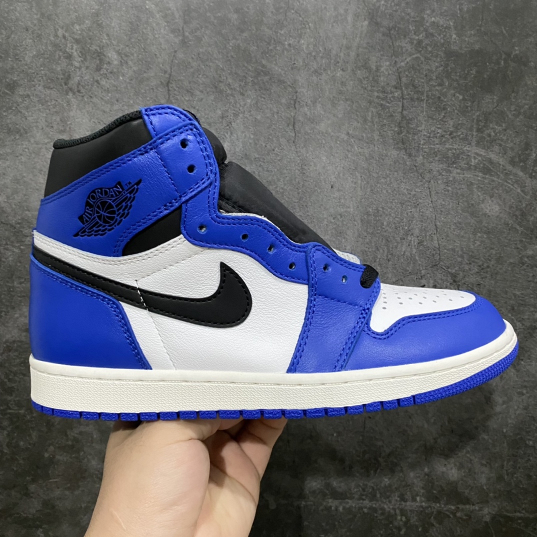 顶级纯原版Air Jordan 1 AJ小闪电 555088-403 小闪电配色市场众多大厂纯原已经断货 目前仅此版本全码有货且是第一梯队的品质 独家原底原面皮料 原厂油墨 最完美3D高频立体飞翼 字体大小色泽亮度均保持原鞋一致 全部原厂特供皮料 原厂配方烧制的大底 原厂核心技术 原厂拉帮手法 中底布自然渗透 最正宗的AJ1的小蛮腰屁股 钩子 外领口饰片 鞋头 防泥片 鞋眼片 全部采用原厂电脑车 针距 边距完全同步原鞋 最正宗的原鞋即视感‼️ 尺码：40 40.5 41 42 42.5 43 44 44.5 45 46 47.5-选品中心