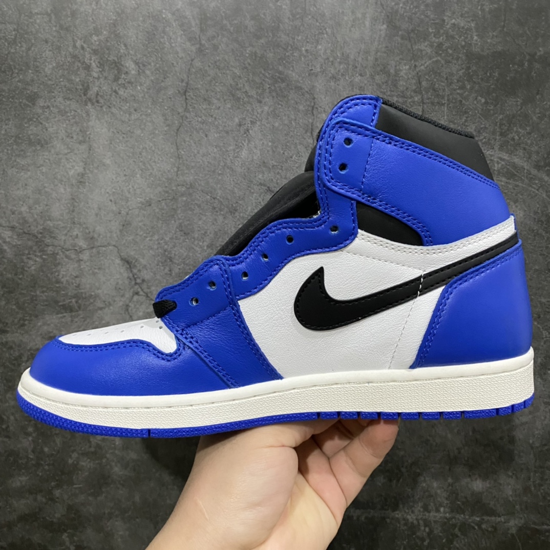 图片[2]-顶级纯原版Air Jordan 1 AJ小闪电 555088-403 小闪电配色市场众多大厂纯原已经断货 目前仅此版本全码有货且是第一梯队的品质 独家原底原面皮料 原厂油墨 最完美3D高频立体飞翼 字体大小色泽亮度均保持原鞋一致 全部原厂特供皮料 原厂配方烧制的大底 原厂核心技术 原厂拉帮手法 中底布自然渗透 最正宗的AJ1的小蛮腰屁股 钩子 外领口饰片 鞋头 防泥片 鞋眼片 全部采用原厂电脑车 针距 边距完全同步原鞋 最正宗的原鞋即视感‼️ 尺码：40 40.5 41 42 42.5 43 44 44.5 45 46 47.5-选品中心