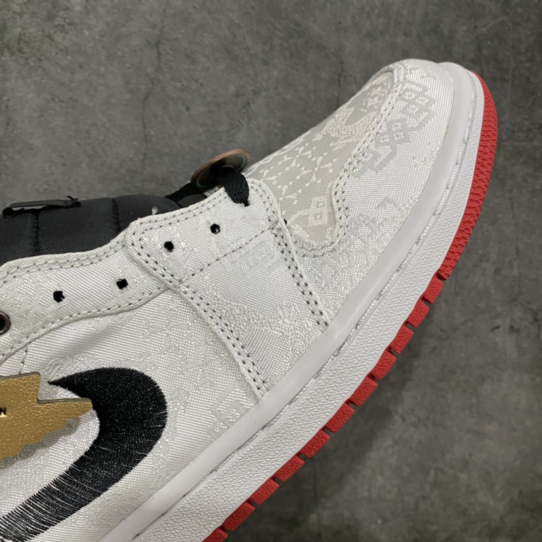 图片[6]-莞顶纯原版AJ1 Mid白丝绸CU2804-100 目前市场最顶品质没有之一 原厂大底内置全掌气垫 原厂丝绸面。正确吊牌 正确做旧铜钱 鞋舌AJ原厂专用牛津布+AJ专用反口珍珠布+原厂无杂质高弹内里海棉 特殊封边弹力鞋带 全网唯一头层牛皮 原鞋开模 拒绝公底 购置公司同步原材料 都有细节还原95%全网最高版本 原汁原味 忠于原版 尺码：40 40.5 41 42 42.5 43 44 44.5 45 46-选品中心