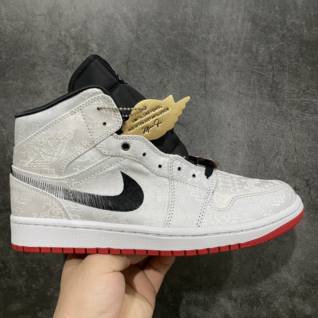 莞顶纯原版AJ1 Mid白丝绸CU2804-100 目前市场最顶品质没有之一 原厂大底内置全掌气垫 原厂丝绸面。正确吊牌 正确做旧铜钱 鞋舌AJ原厂专用牛津布+AJ专用反口珍珠布+原厂无杂质高弹内里海棉 特殊封边弹力鞋带 全网唯一头层牛皮 原鞋开模 拒绝公底 购置公司同步原材料 都有细节还原95%全网最高版本 原汁原味 忠于原版 尺码:40 40.5 41 42 42.5 43 44 44.5 45 46-选品中心