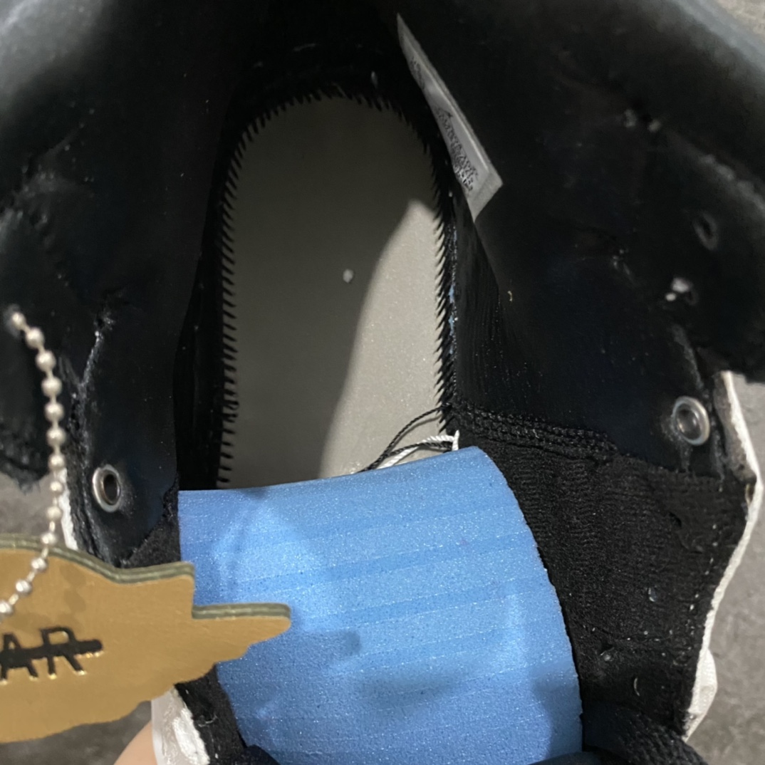 图片[9]-莞顶纯原版AJ1 Mid白丝绸CU2804-100 目前市场最顶品质没有之一 原厂大底内置全掌气垫 原厂丝绸面。正确吊牌 正确做旧铜钱 鞋舌AJ原厂专用牛津布+AJ专用反口珍珠布+原厂无杂质高弹内里海棉 特殊封边弹力鞋带 全网唯一头层牛皮 原鞋开模 拒绝公底 购置公司同步原材料 都有细节还原95%全网最高版本 原汁原味 忠于原版 尺码：40 40.5 41 42 42.5 43 44 44.5 45 46-选品中心