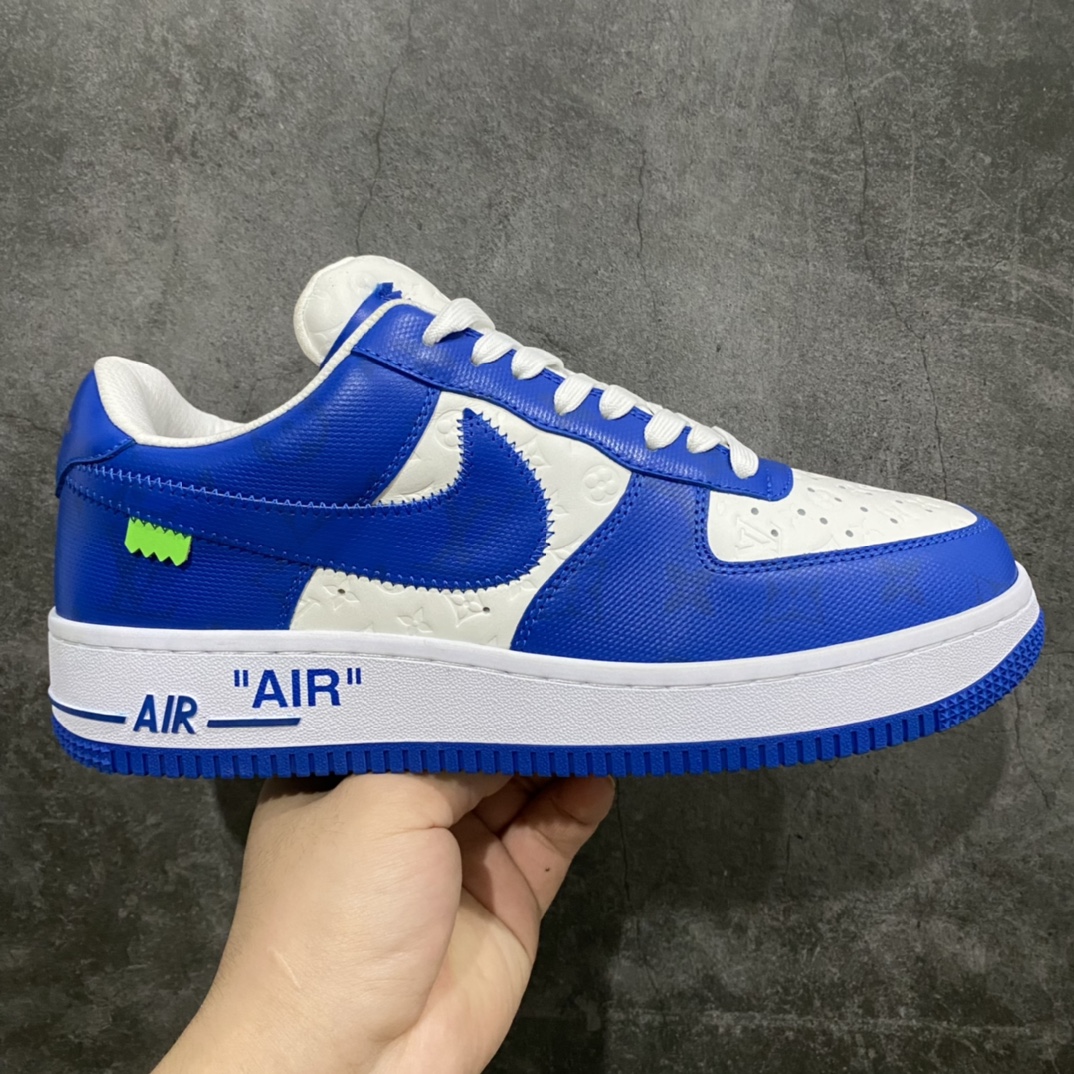 莞产LV x Air Force 1白蓝 目前市场最正确版 懂货的来 正确的钩子大小 (市面版本过小) 正确老花 压花比例以及各位置正确的对位! 正确鞋舌长度及厚度(市面要么过短要么过长过薄) 正确鞋带孔8个(女鞋为7个) 正确鞋头冲孔数量(除最外排固定2个 其余没排女码比男码少1个) 目前此版本 尺码:38-45🐎 另有其他版本供应!-选品中心