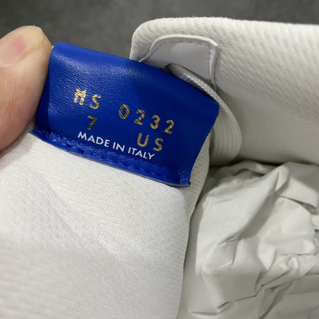 图片[4]-莞产LV x Air Force 1白蓝 目前市场最正确版 懂货的来 正确的钩子大小 （市面版本过小） 正确老花 压花比例以及各位置正确的对位！ 正确鞋舌长度及厚度（市面要么过短要么过长过薄） 正确鞋带孔8个（女鞋为7个） 正确鞋头冲孔数量（除最外排固定2个 其余没排女码比男码少1个） 目前此版本 尺码：38-45🐎 另有其他版本供应！-选品中心