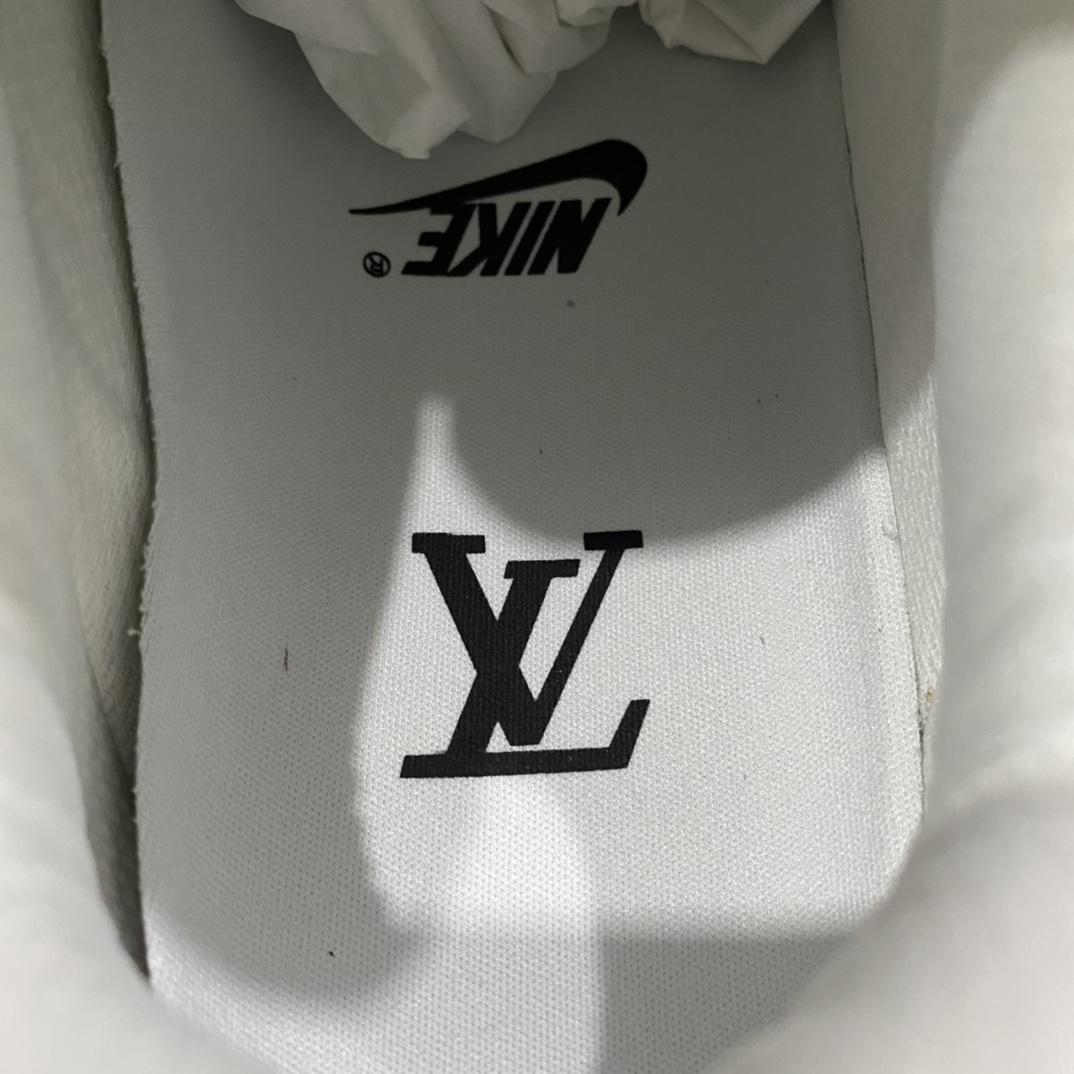 图片[5]-莞产LV x Air Force 1白蓝 目前市场最正确版 懂货的来 正确的钩子大小 （市面版本过小） 正确老花 压花比例以及各位置正确的对位！ 正确鞋舌长度及厚度（市面要么过短要么过长过薄） 正确鞋带孔8个（女鞋为7个） 正确鞋头冲孔数量（除最外排固定2个 其余没排女码比男码少1个） 目前此版本 尺码：38-45🐎 另有其他版本供应！-选品中心