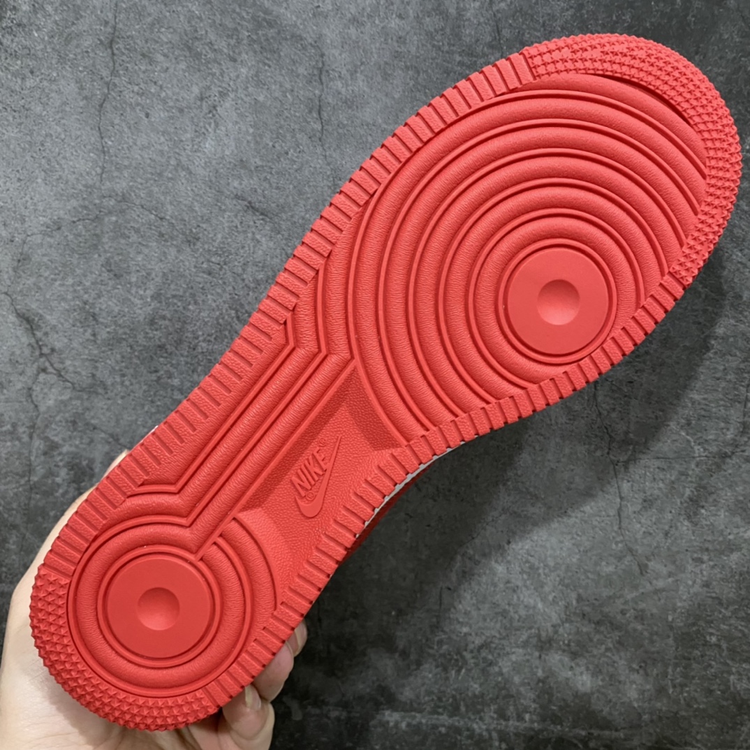 图片[9]-莞产LV x Air Force 1白红 目前市场最正确版 懂货的来 正确的钩子大小 （市面版本过小） 正确老花 压花比例以及各位置正确的对位！ 正确鞋舌长度及厚度（市面要么过短要么过长过薄） 正确鞋带孔8个（女鞋为7个） 正确鞋头冲孔数量（除最外排固定2个 其余没排女码比男码少1个） 目前此版本 尺码：38-45🐎 另有其他版本供应！-选品中心