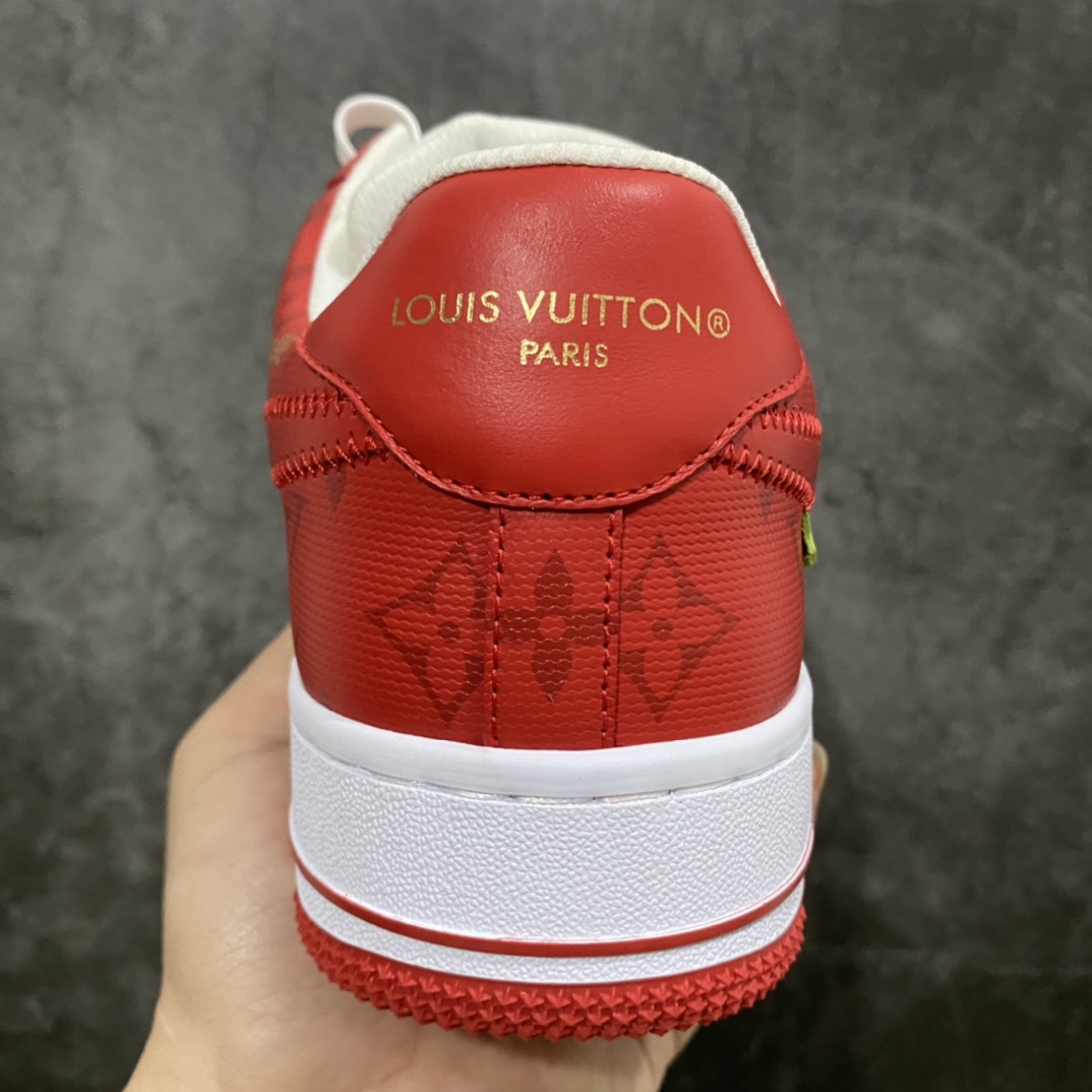 图片[4]-莞产LV x Air Force 1白红 目前市场最正确版 懂货的来 正确的钩子大小 （市面版本过小） 正确老花 压花比例以及各位置正确的对位！ 正确鞋舌长度及厚度（市面要么过短要么过长过薄） 正确鞋带孔8个（女鞋为7个） 正确鞋头冲孔数量（除最外排固定2个 其余没排女码比男码少1个） 目前此版本 尺码：38-45🐎 另有其他版本供应！-选品中心