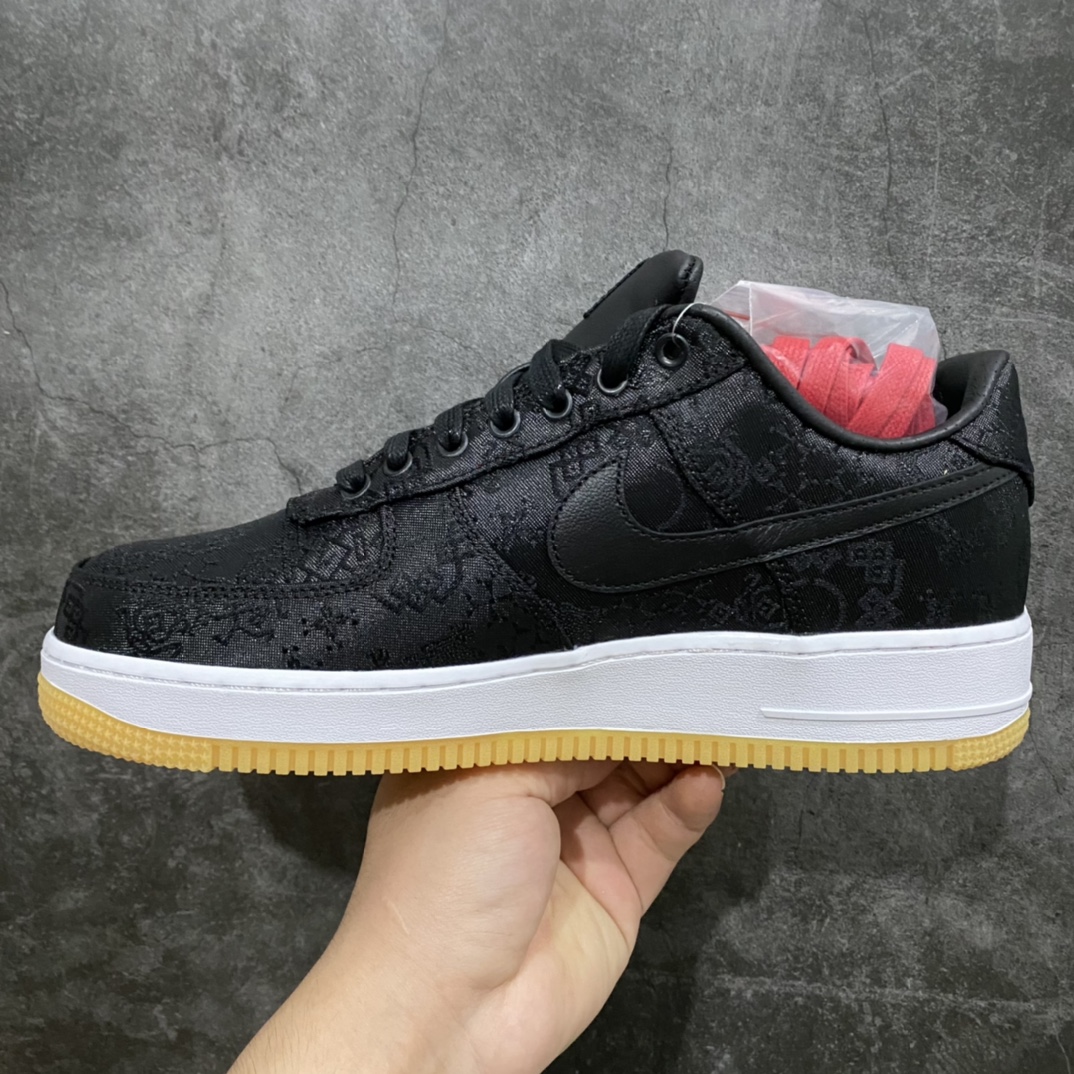 图片[2]-Top纯原 CLOT x Fragment Design x NK Air Force 1 Premium 空军一号联名闪电黑丝绸CJ3986-001 全套原原楦纸版 越南原大装底 内置全 气掌垫 采用韩原国装进口丝绸 内层采原用厂Sadisa头皮层料 双可层撕 可性玩极高 3D精准雕刻纹理晰清细致 全套同官步方原厂配件 附赠黄米鞋带 官正方确原盒包装 中底原拉厂帮 尺码： 36 36.5 37.5 38 38.5 39 40 40.5 41 42 42.5 43 44 44.5 45 46-选品中心