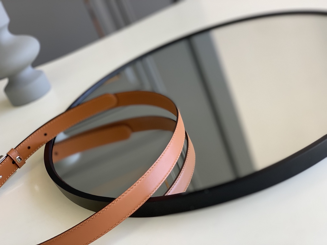 Fendi 五金做工精细 线条流畅 表面光滑 𝐙𝐏电镀工艺 香港通关【𝐇𝐀𝐀𝐒】 进口皮料