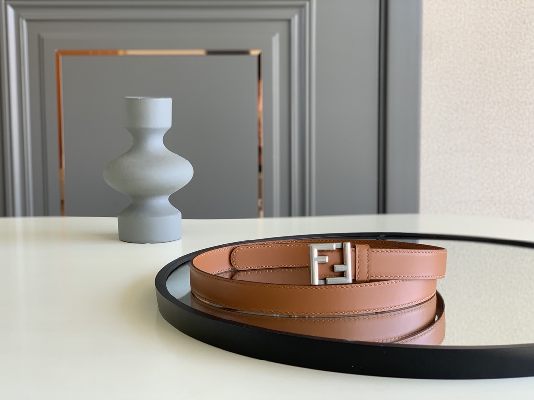 Fendi 五金做工精细 线条流畅 表面光滑 𝐙𝐏电镀工艺 香港通关【𝐇𝐀𝐀𝐒】 进口皮料