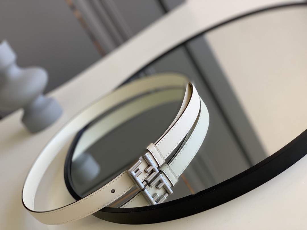 Fendi 五金做工精细 线条流畅 表面光滑 𝐙𝐏电镀工艺 香港通关【𝐇𝐀𝐀𝐒】 进口皮料