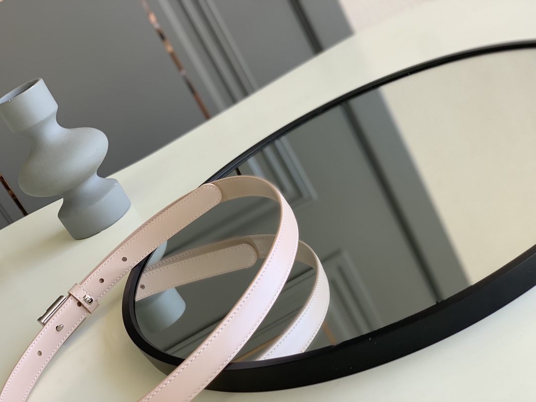 Fendi 五金做工精细 线条流畅 表面光滑 𝐙𝐏电镀工艺 香港通关【𝐇𝐀𝐀𝐒】 进口皮料