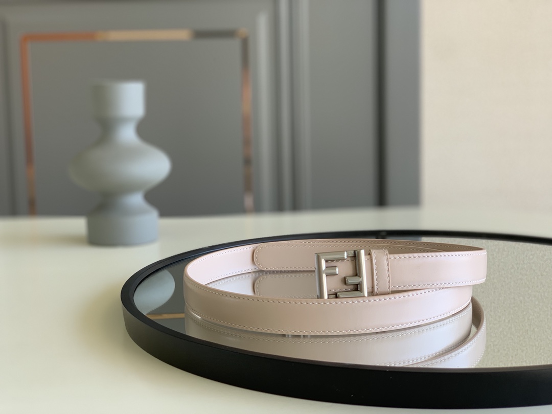 Fendi 五金做工精细 线条流畅 表面光滑 𝐙𝐏电镀工艺 香港通关【𝐇𝐀𝐀𝐒】 进口皮料