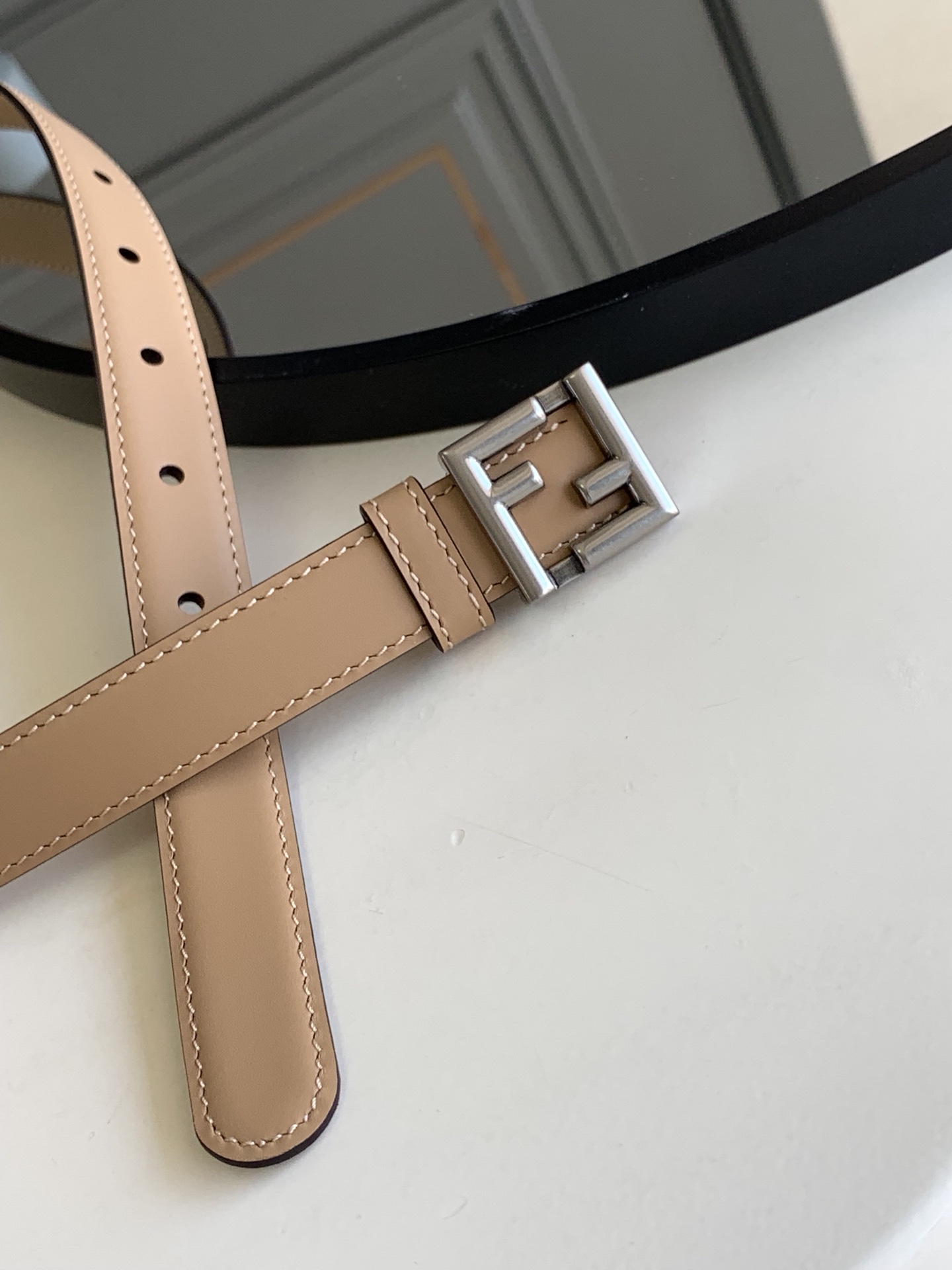Fendi 五金做工精细 线条流畅 表面光滑 𝐙𝐏电镀工艺 香港通关【𝐇𝐀𝐀𝐒】 进口皮料