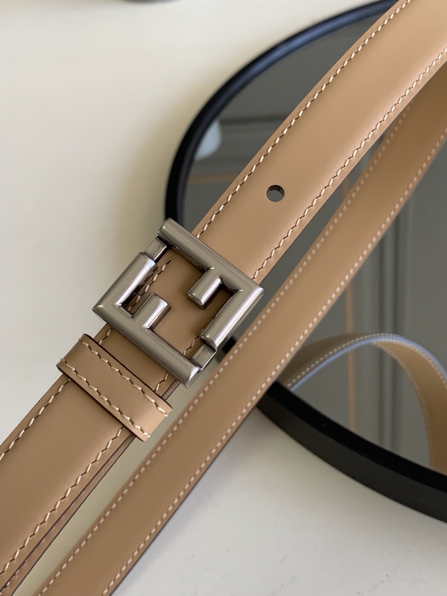 Fendi 五金做工精细 线条流畅 表面光滑 𝐙𝐏电镀工艺 香港通关【𝐇𝐀𝐀𝐒】 进口皮料