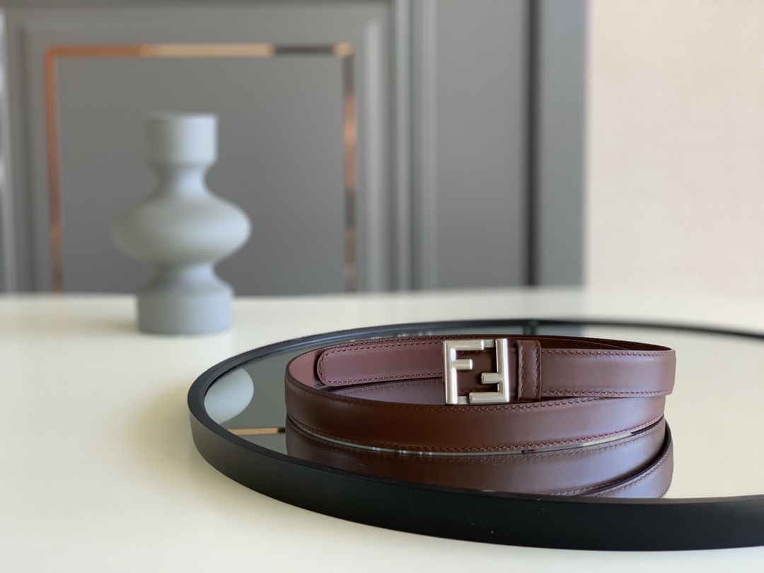 Fendi 五金做工精细 线条流畅 表面光滑 𝐙𝐏电镀工艺 香港通关【𝐇𝐀𝐀𝐒】 进口皮料