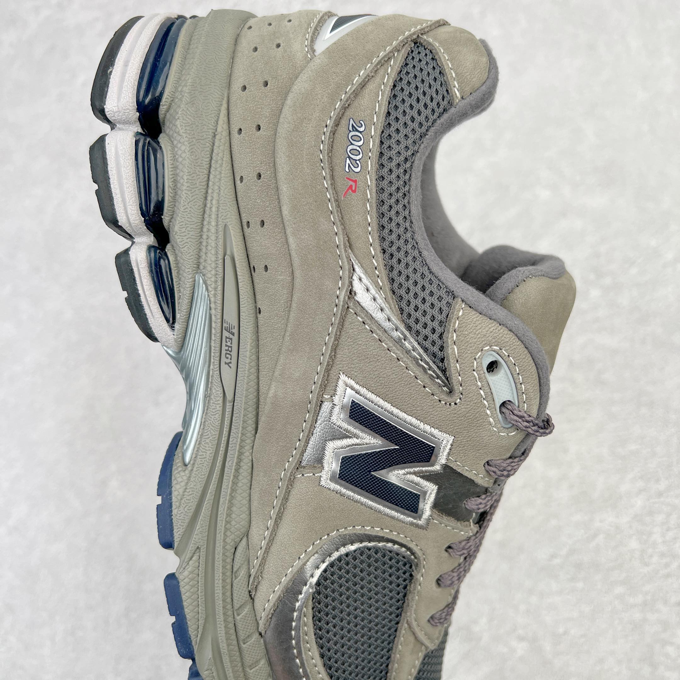 图片[6]-💰240 ＃M纯原 新百伦NB New Balance ML2002RA 经典灰 全套原楦原纸板原厂数据开发 原厂网纱 原装进口翻毛皮料正确绒感卡色 正确中底拉帮中底网布细节 一比一手工擦旧效果 冲裁组合 匠心打造 耗时两个月开发完成 工艺极其复杂难度可想而知 新开独立私模大底 全网唯一正确做旧组合大底 高端零售专供产物 尺码：36 37 37.5 38 38.5 39.5 40 40.5 41.5 42 42.5 43 44 44.5 45 45.5 46.5 47 编码：by3936010-运动鞋