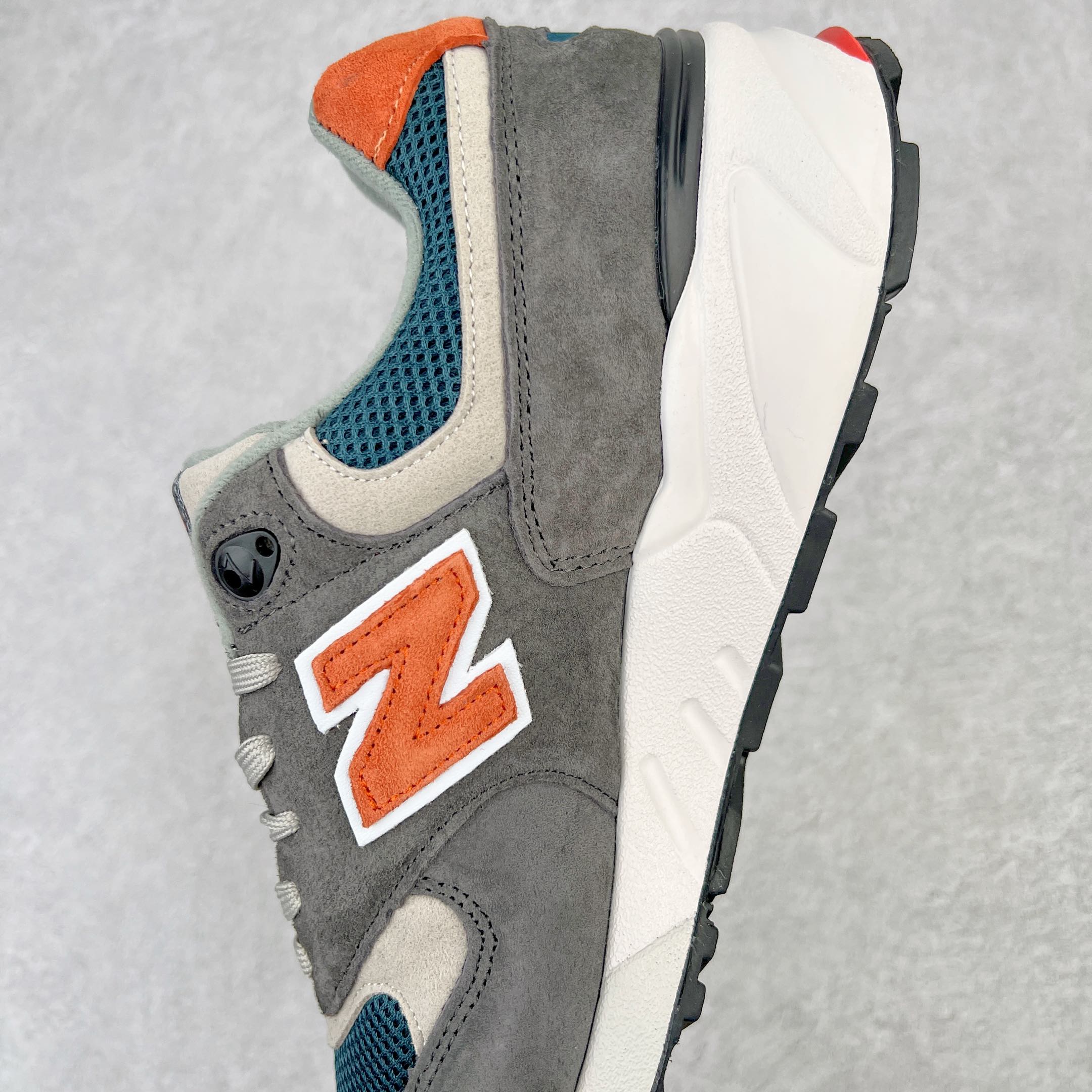 图片[7]-零售💰270 原厂渠道 与正品无任何区别‼️nNew Balance NB999系列 美潮高端原装原装套楦 真正的正品修长鞋型 早期外围实体充正案例无数，外贸客户指定订单前后掌分段组合大底 内置科技软底 缓震效果极佳日系潮人必备款 尺码同步专柜 Size：36 37 37.5 38 38.5 39.5 40 40.5 41.5 42 42.5 43 44 编码：Hby2936070-运动鞋