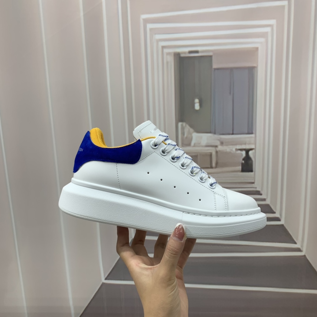 K0 顶级版本.情侣款Alexander McQUEEN高版本再次升级为最高品质Alexander Mcqueen 麦昆  春夏秋冬 顶级版本 代购级别诚招全国线上线下代理商加盟面料：意大利进口花皮 高质感 抗水擦不变色内里： A级意大利进口超软水染羊皮里.耐脏.吸汗.透气.舒适垫脚: 顶级版进口意大利超软牛里皮大底：PU+专柜1:1鞋盒：原版米黄盒. 外加白翻盖合双层保护.布袋.手提袋.合格证1:1开模4件套.配送鞋带一双.鞋带可以任意选本工厂的所有颜色一双