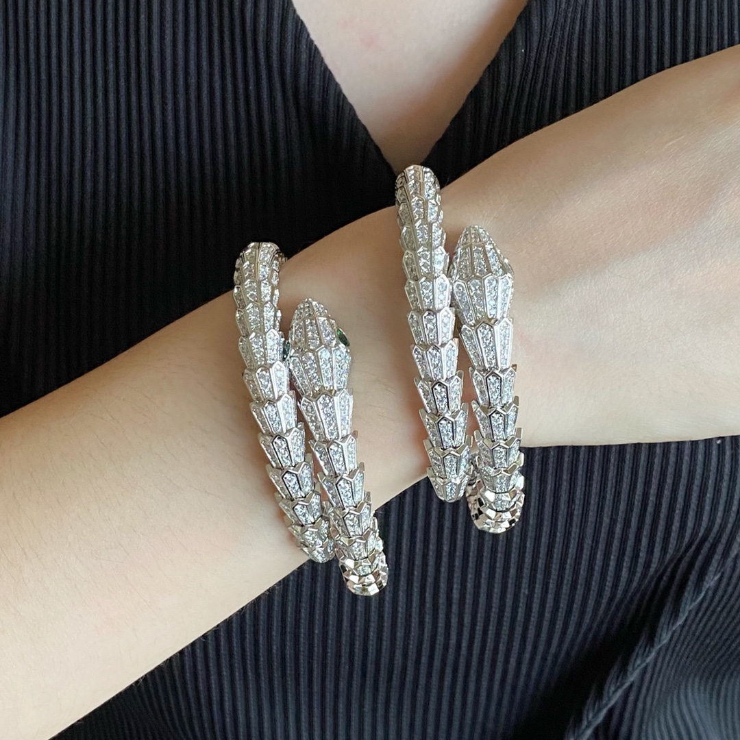 Luxe faux
 Bvlgari Bijoux Bracelet Serti de diamants