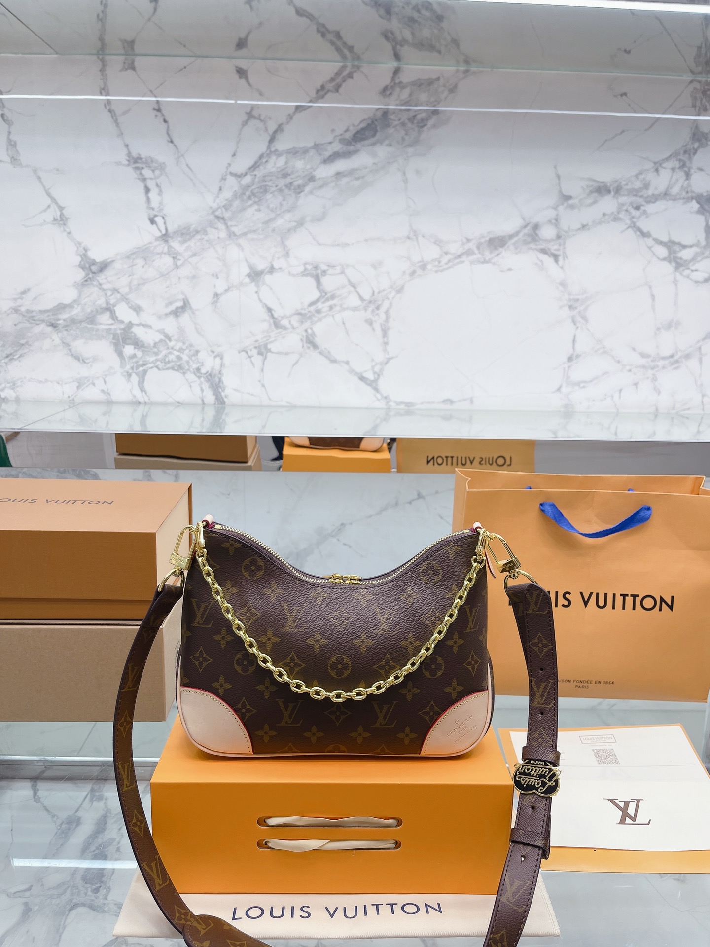 K5 升级款 爱心扣  Louis Vuitton 路易威登 LV  Boulogne邮差包 单肩斜挎包刷爆某书 超级 男士们，女士们，通通可以使用 大牌明星时尚达人 最爱单品 经典老花，真心狂推各位必留款 容量也很大 满足日常需求 尺寸 28 25cm