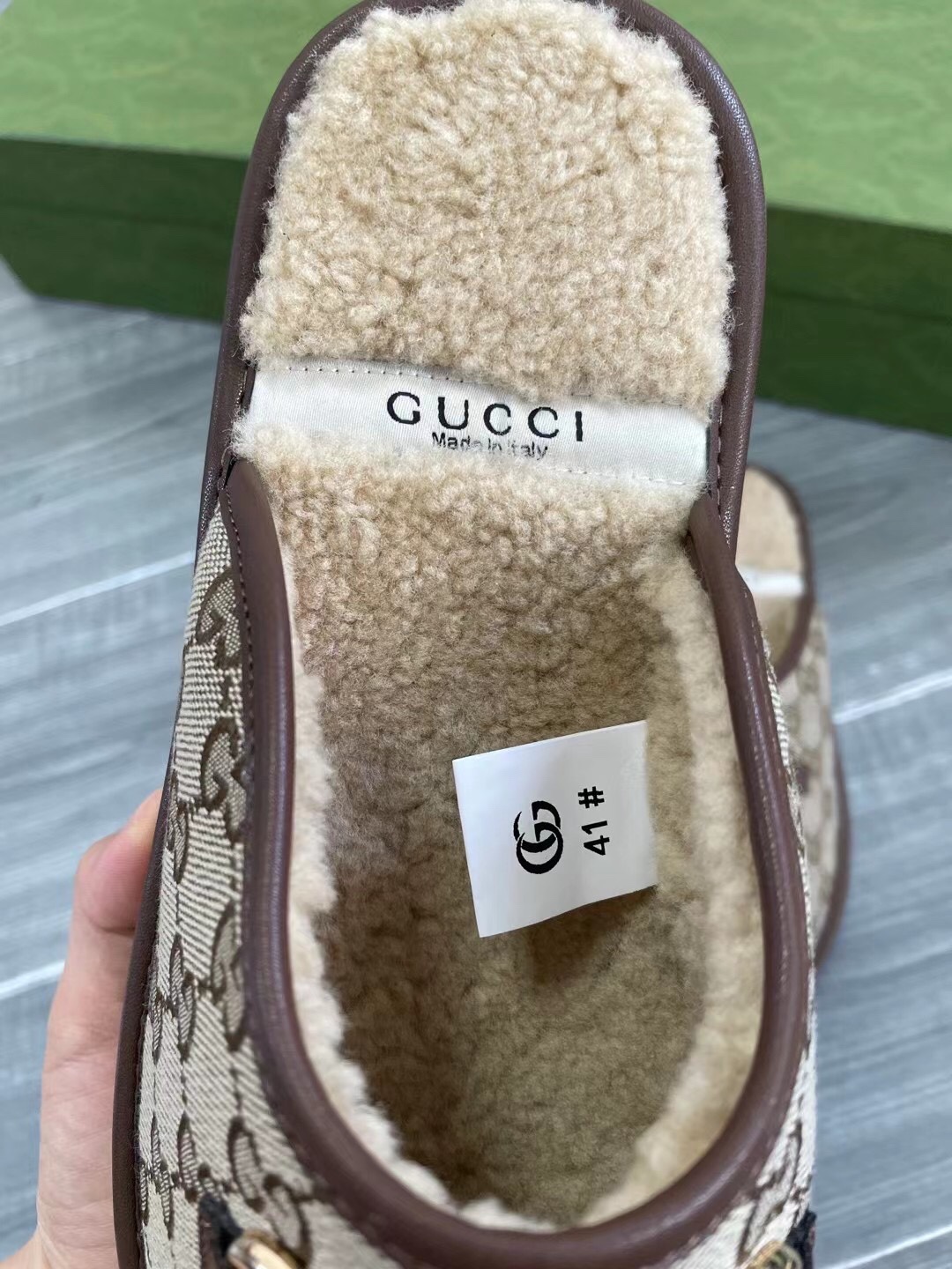 Unisex P240GUCCI Gold Men's Horsebit GG Slippers Haciéndose eco de las raíces históricas del estampa