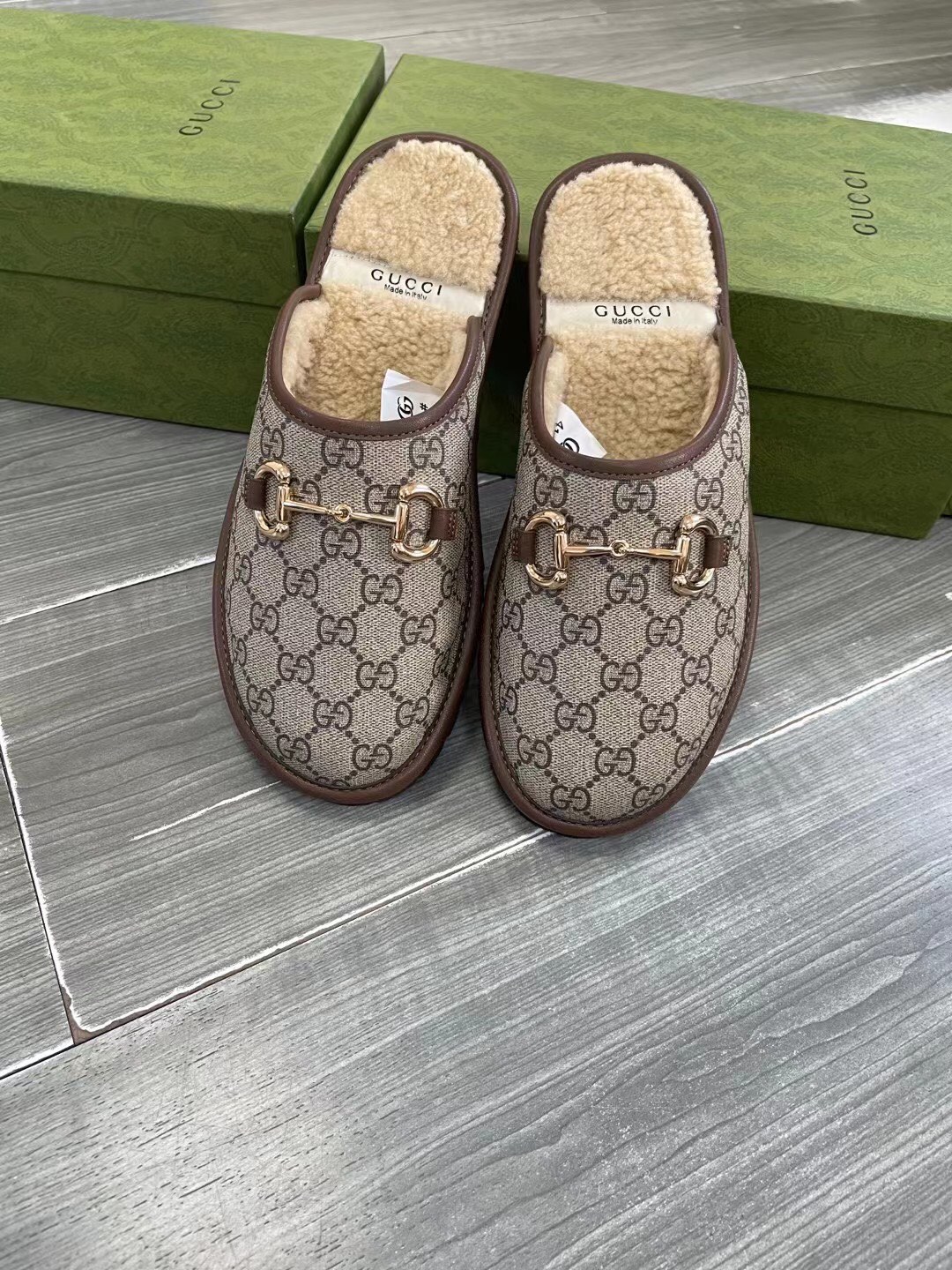 Unisex P240GUCCI Gold Men's Horsebit GG Slippers Haciéndose eco de las raíces históricas del estampa