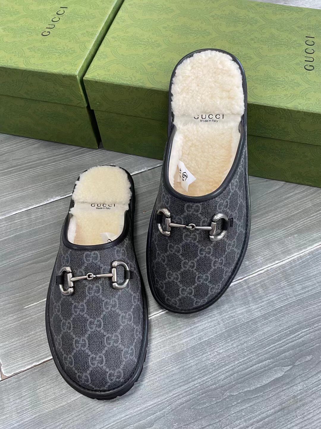 Unisex P240GUCCI Gold Men's Horsebit GG Slippers Haciéndose eco de las raíces históricas del estampa