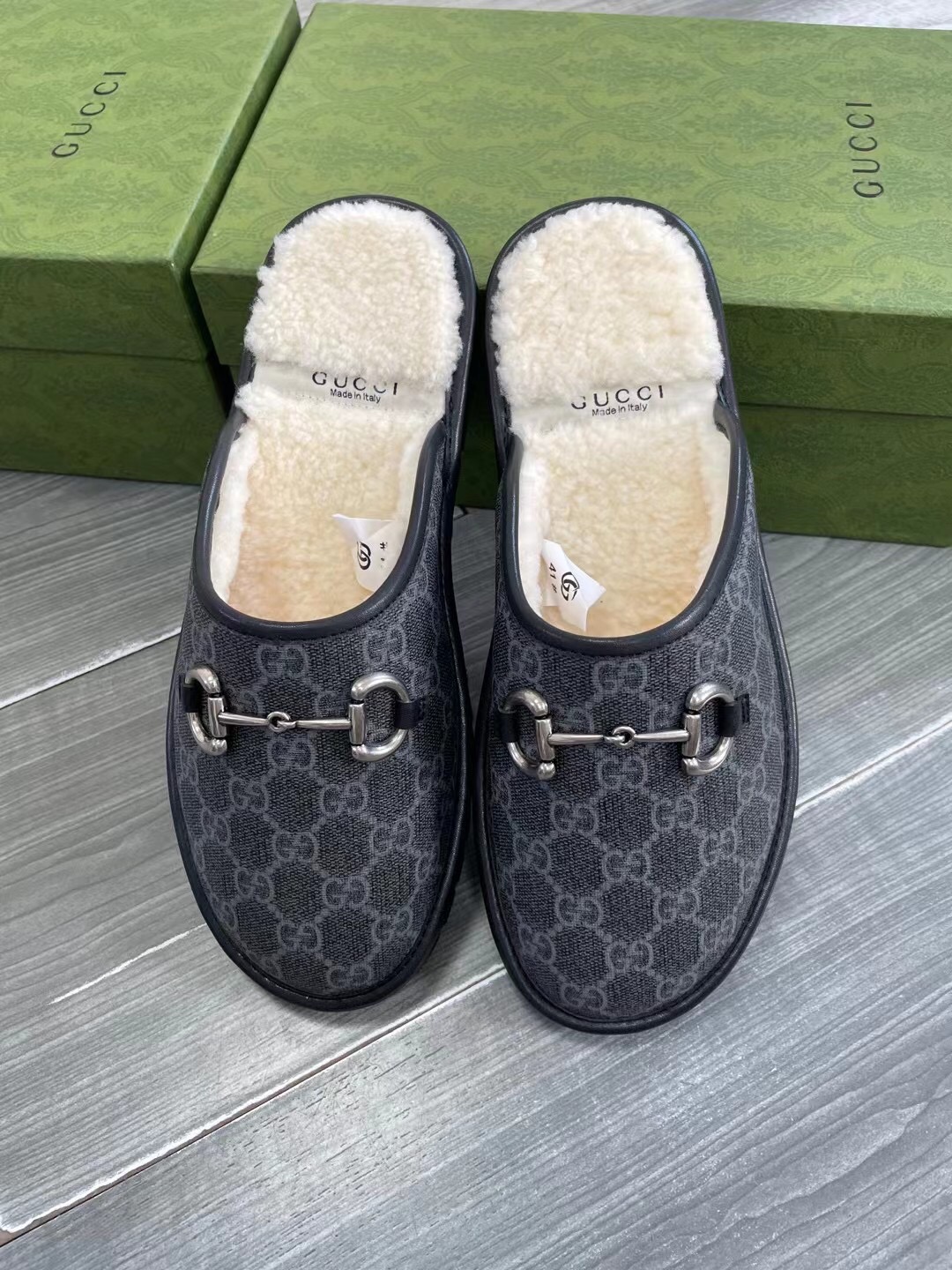 Unisex P240GUCCI Gold Men's Horsebit GG Slippers Haciéndose eco de las raíces históricas del estampa