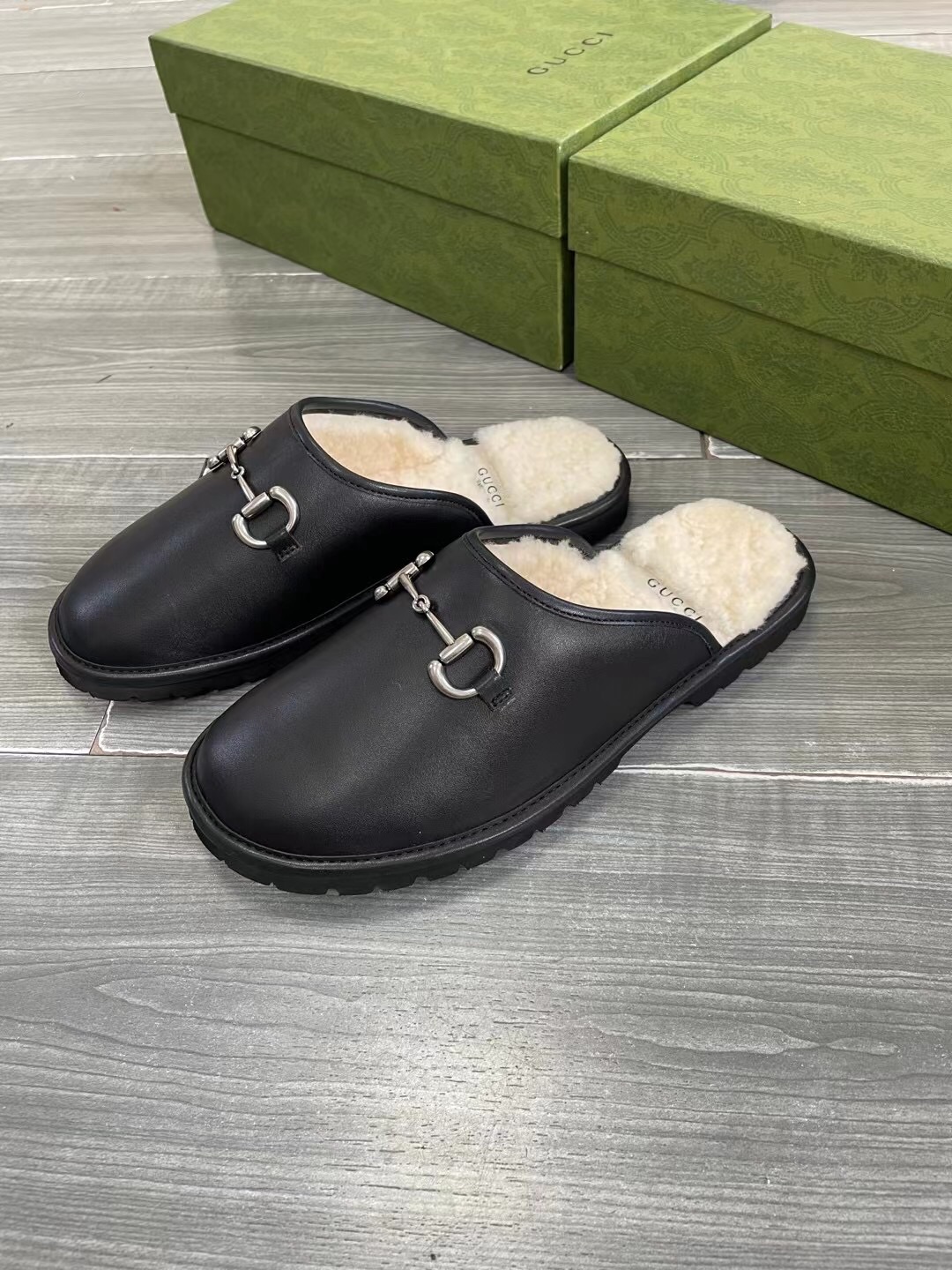 Unisex P240GUCCI Gold Men's Horsebit GG Slippers Haciéndose eco de las raíces históricas del estampa