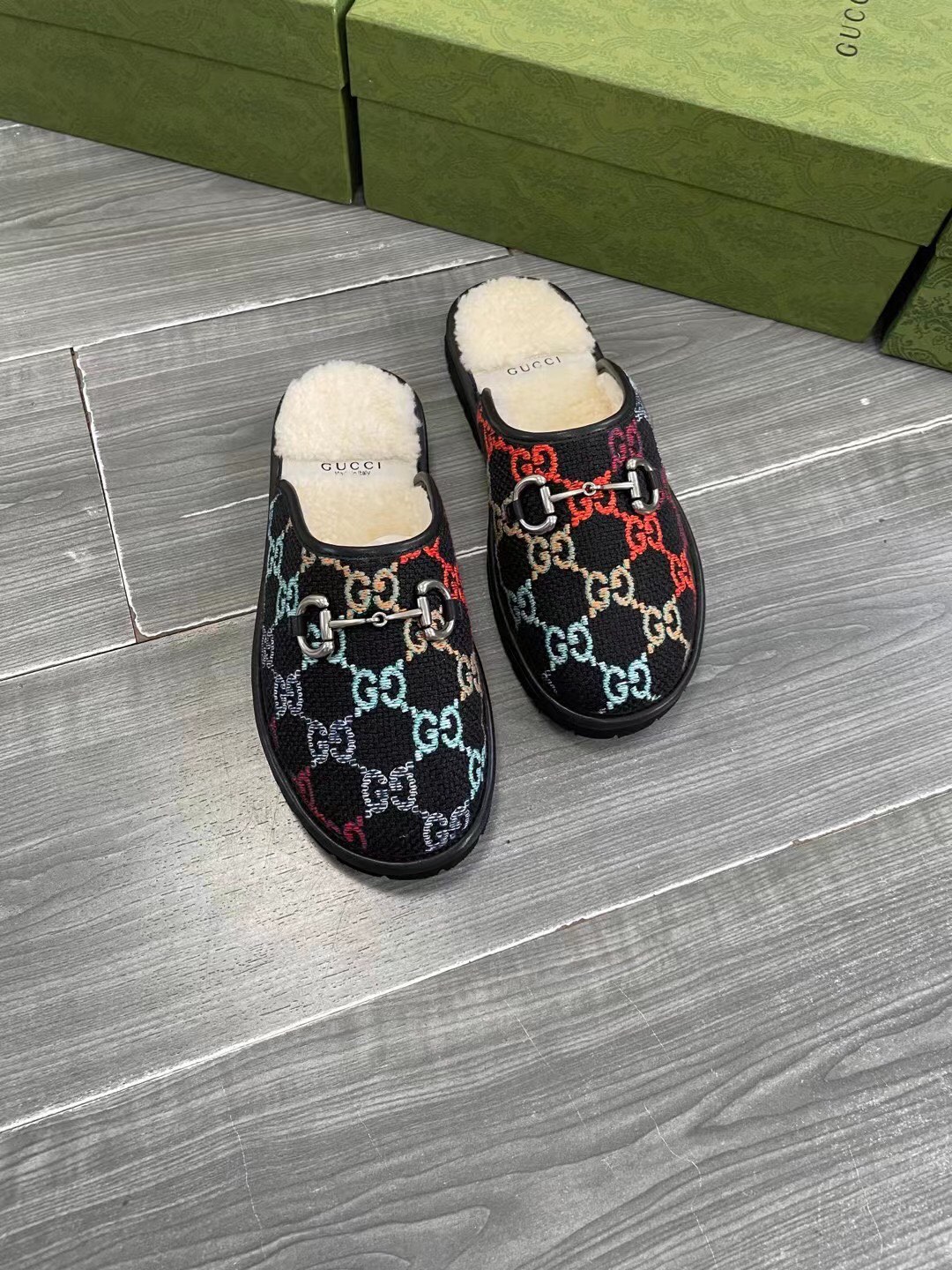 Unisex P240GUCCI Gold Men's Horsebit GG Slippers Haciéndose eco de las raíces históricas del estampa