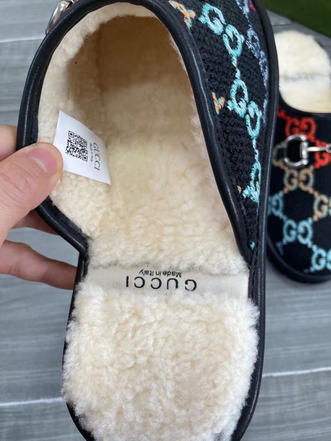 Unisex P240GUCCI Gold Men's Horsebit GG Slippers Haciéndose eco de las raíces históricas del estampa