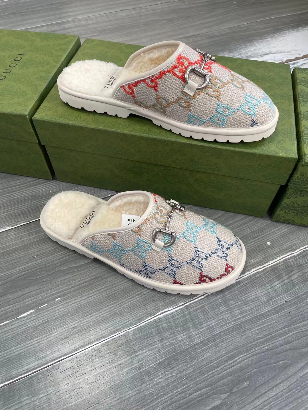 Unisex P240GUCCI Gold Men's Horsebit GG Slippers Haciéndose eco de las raíces históricas del estampa