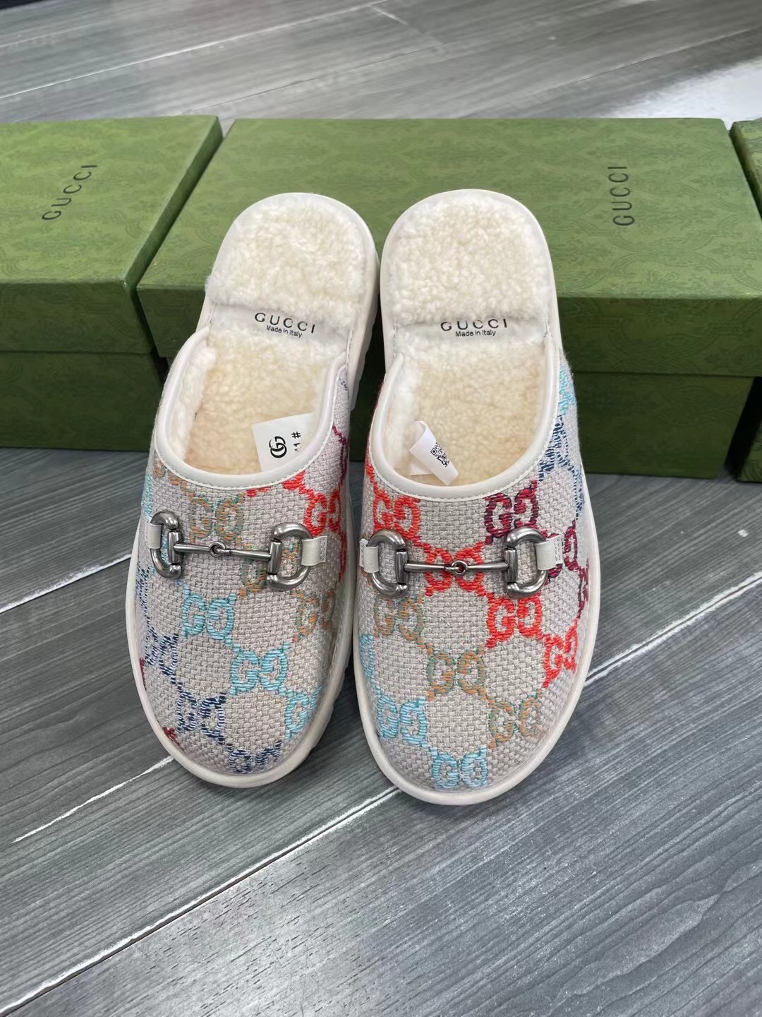 Unisex P240GUCCI Gold Men's Horsebit GG Slippers Haciéndose eco de las raíces históricas del estampa