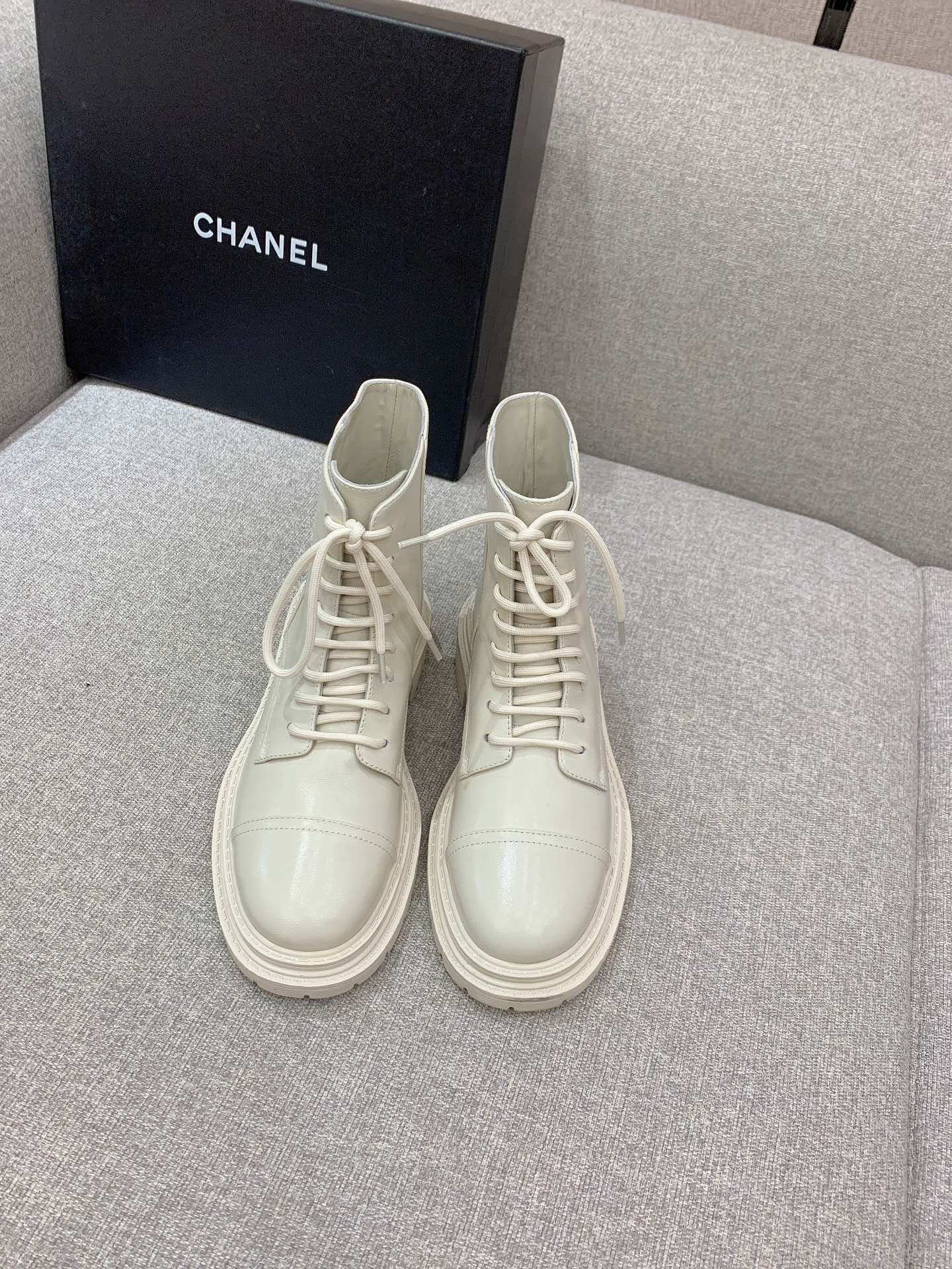 NO:485017,CHANE's newest thick-soled short boots, simple and versatile style, calfskin upper, inner footbed sheepskin wear-resistant rubber sole, size 35-39 (customized for 40), boots, chanel, boots, cowhide, sheepskin19860909CHANE*新款厚底短靴 简约百搭款 鞋面小牛皮 内里垫脚羊皮 耐磨橡胶底 尺码35-39（40定做）,靴子,chanel,boots,cowhide,sheepskin,Women's Shoes