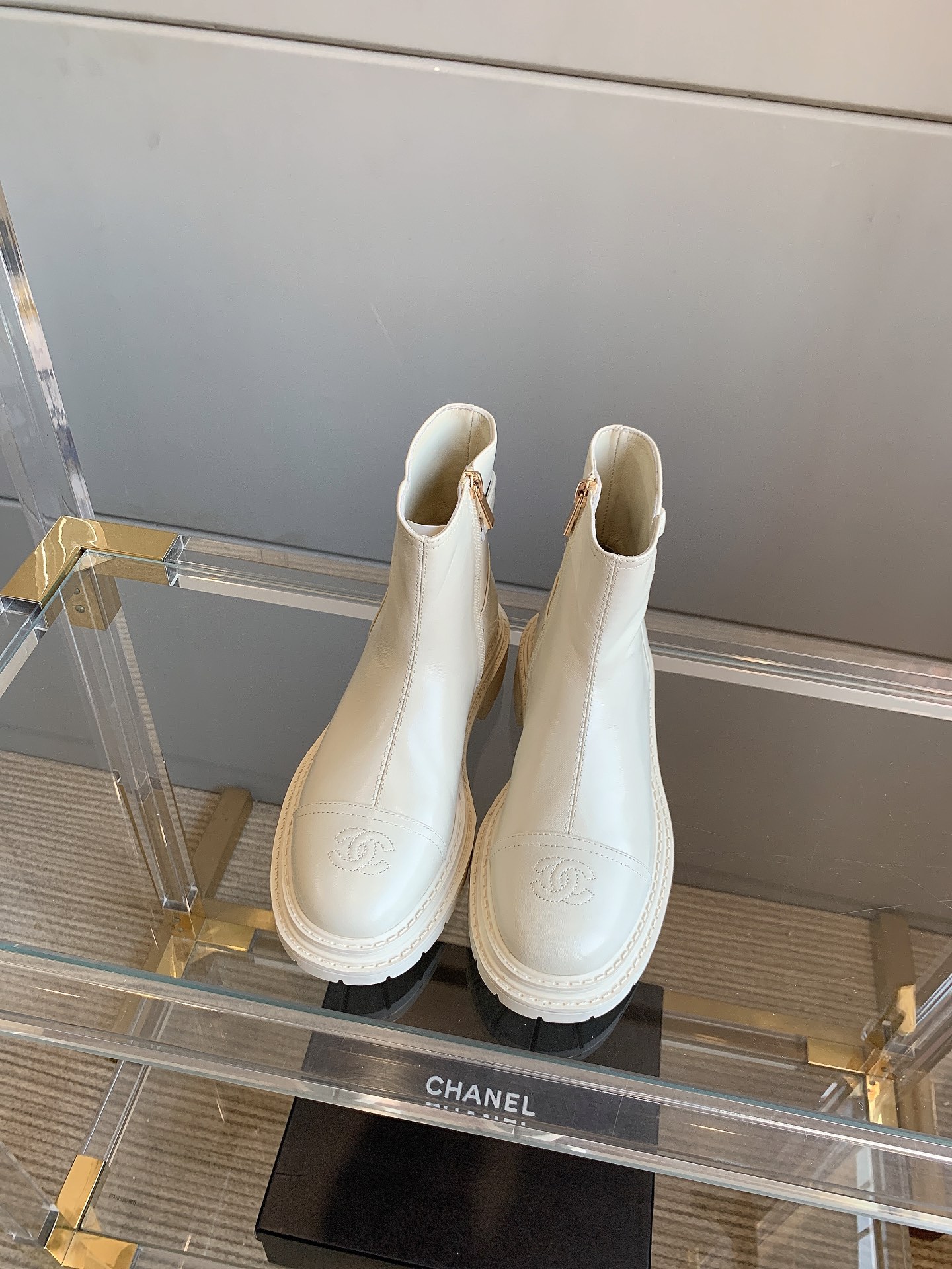 NO:479556,CHANE's newest thick-soled short boots, simple and versatile style, calfskin upper, inner footbed sheepskin wear-resistant rubber sole, size 35-39 (customized for 40), boots, chanel, boots, cowhide, sheepskin19860909CHANE*新款厚底短靴 简约百搭款 鞋面小牛皮 内里垫脚羊皮 耐磨橡胶底 尺码35-39（40定做）,靴子,chanel,boots,cowhide,sheepskin,Women's Shoes