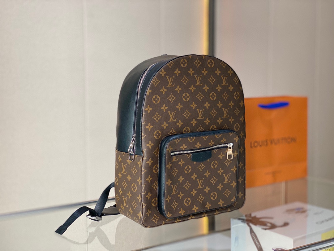 K5 双肩包 Monogram帆布裁制而成，此款Hot SVernis皮革的华丽回归。是一款风格百搭而可爱，适合全天背携的时尚包袋，棉质帆布内衬，Monogram帆布饰边。进口漆皮搭配纯钢五金，尺寸 33 42cm