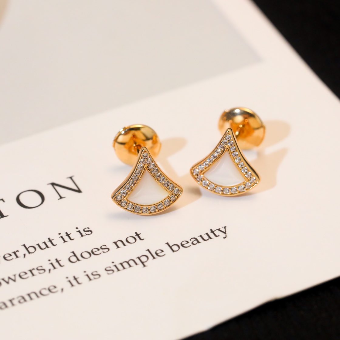 Boucles d'oreilles Bvlgari DIVAS'DREAM or rose nacre pavée de diamants