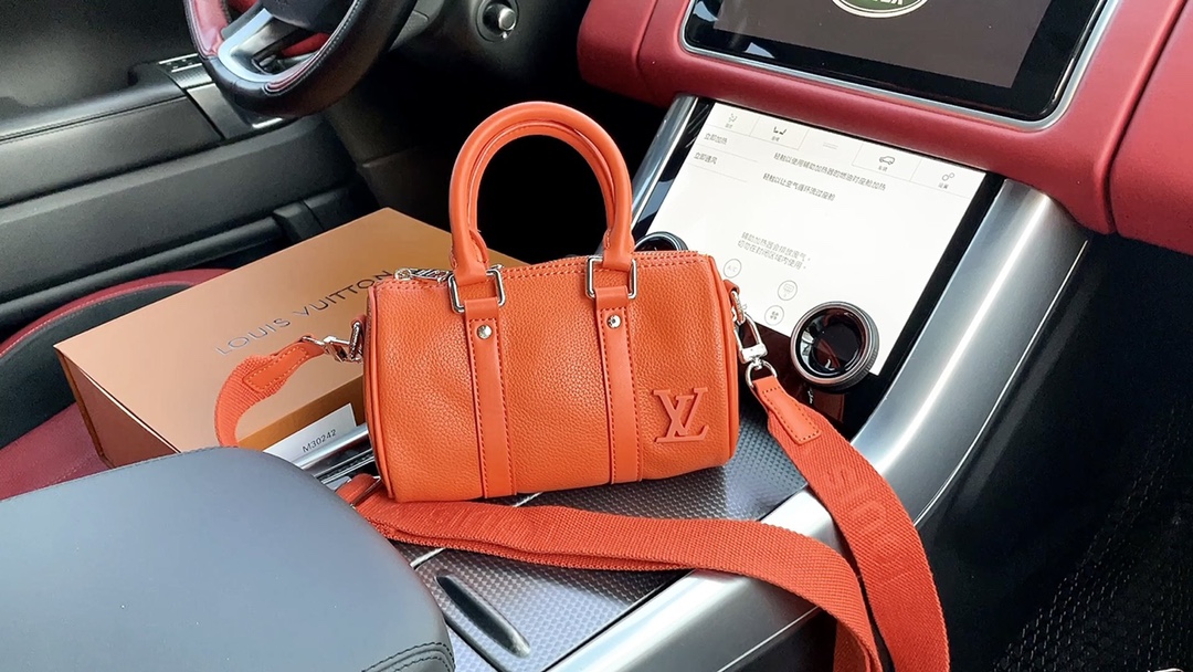 Louis Vuitton 路易威登 LV  枕头包 实拍20cm
