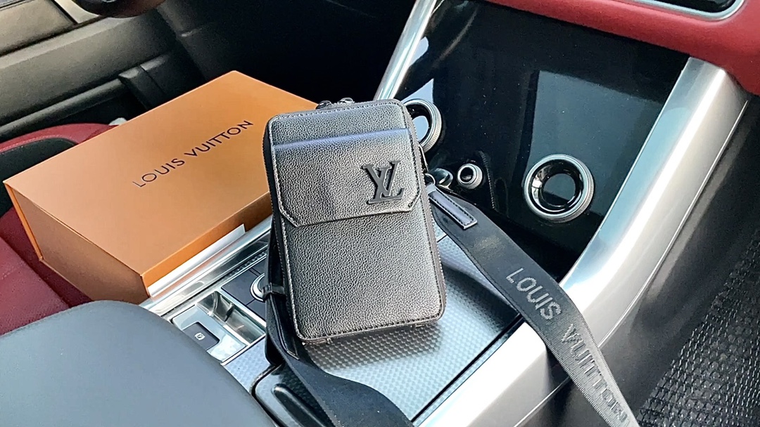 Louis Vuitton 路易威登 LV  手机包 实拍