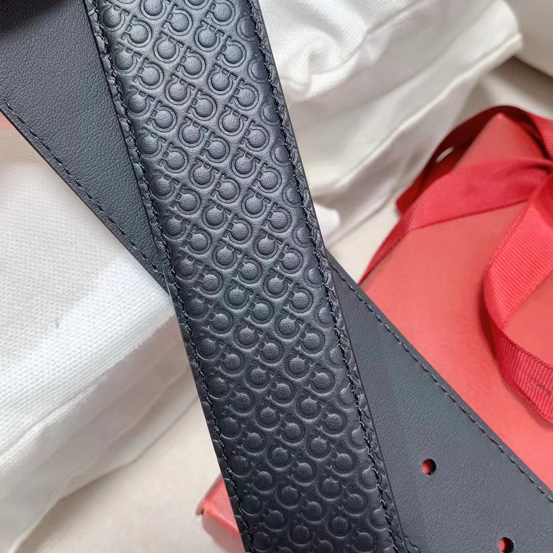 F家专柜新款搭配Gancini扣饰开