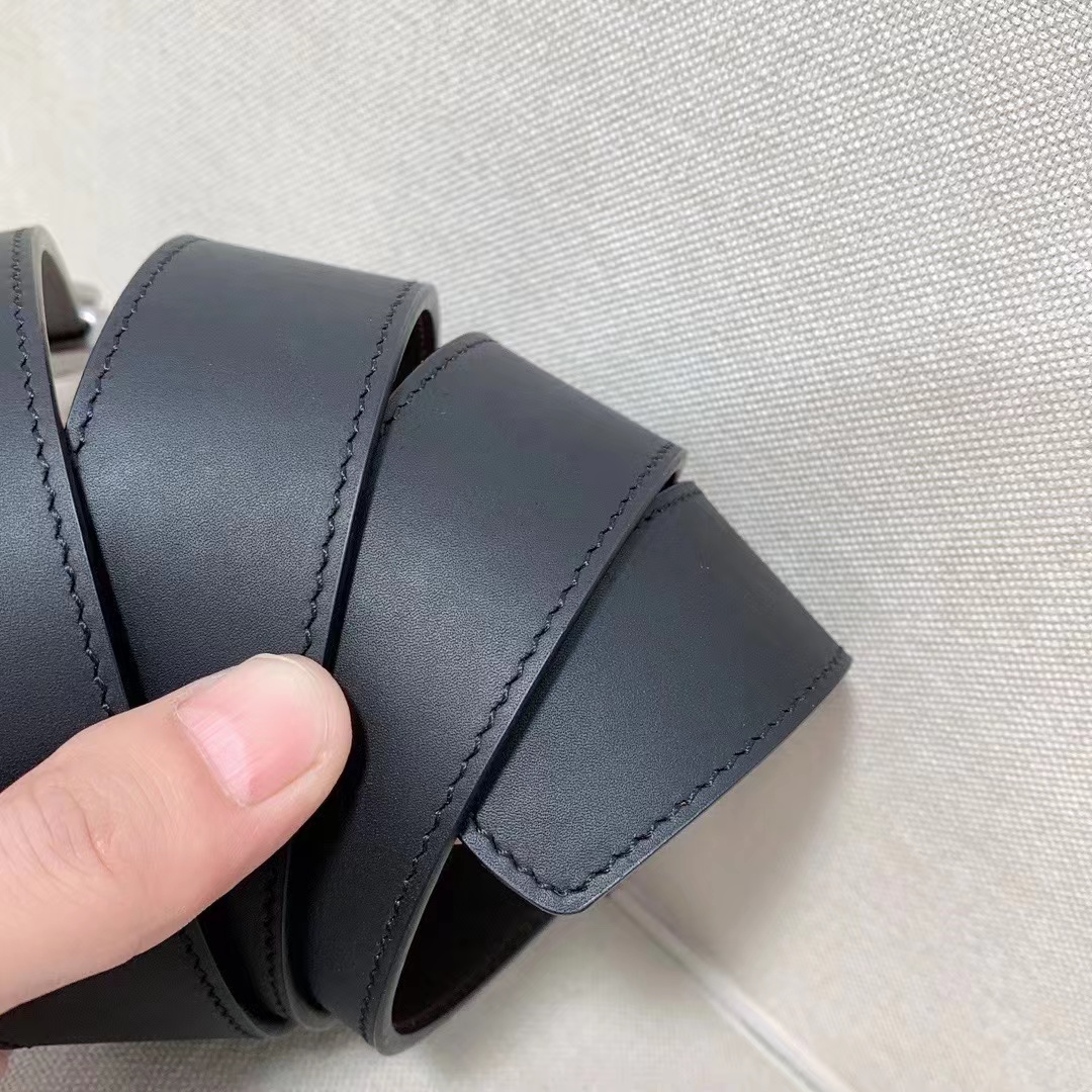 F家专柜新款搭配Gancini扣饰开